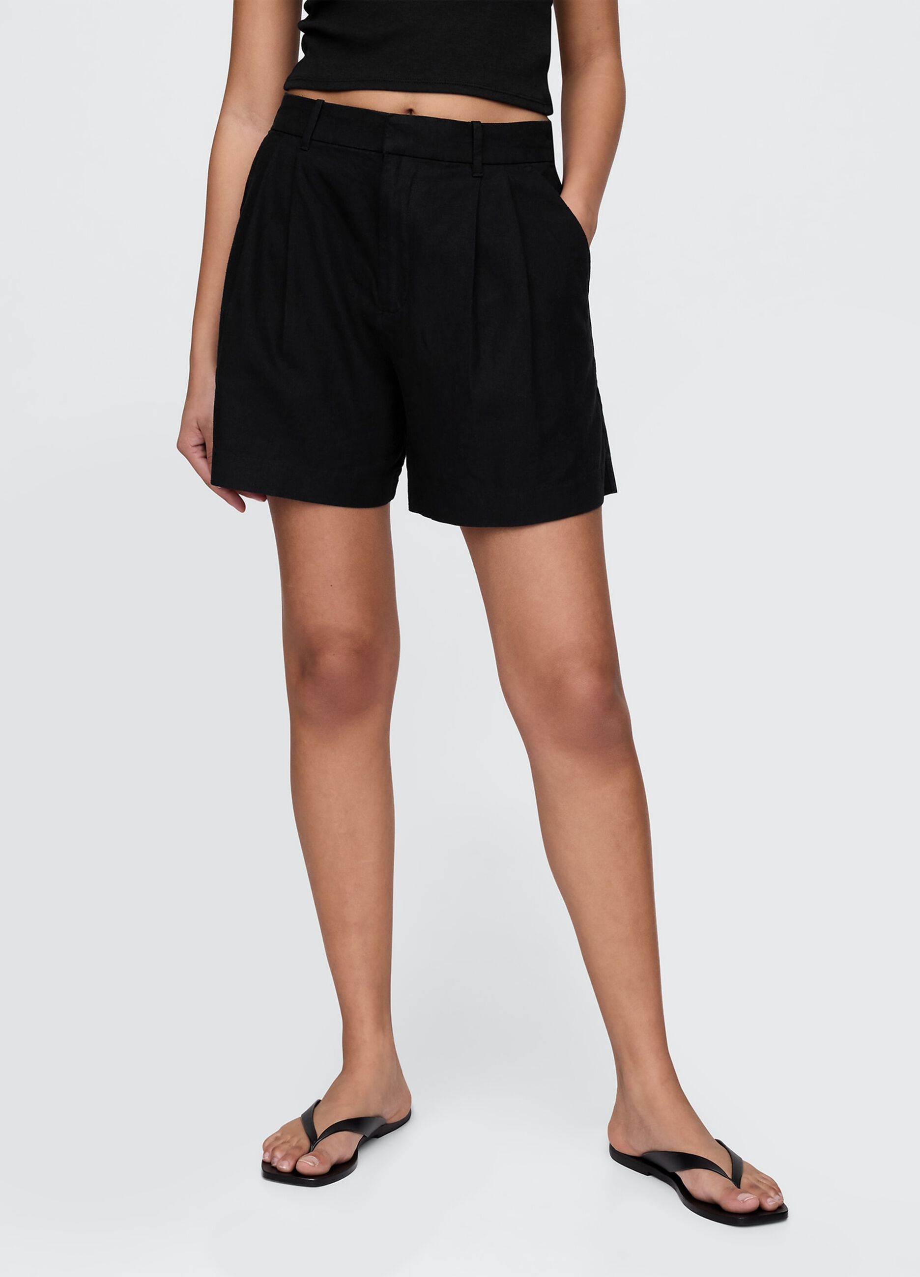 Completo nero estivo con gilet e shorts_1