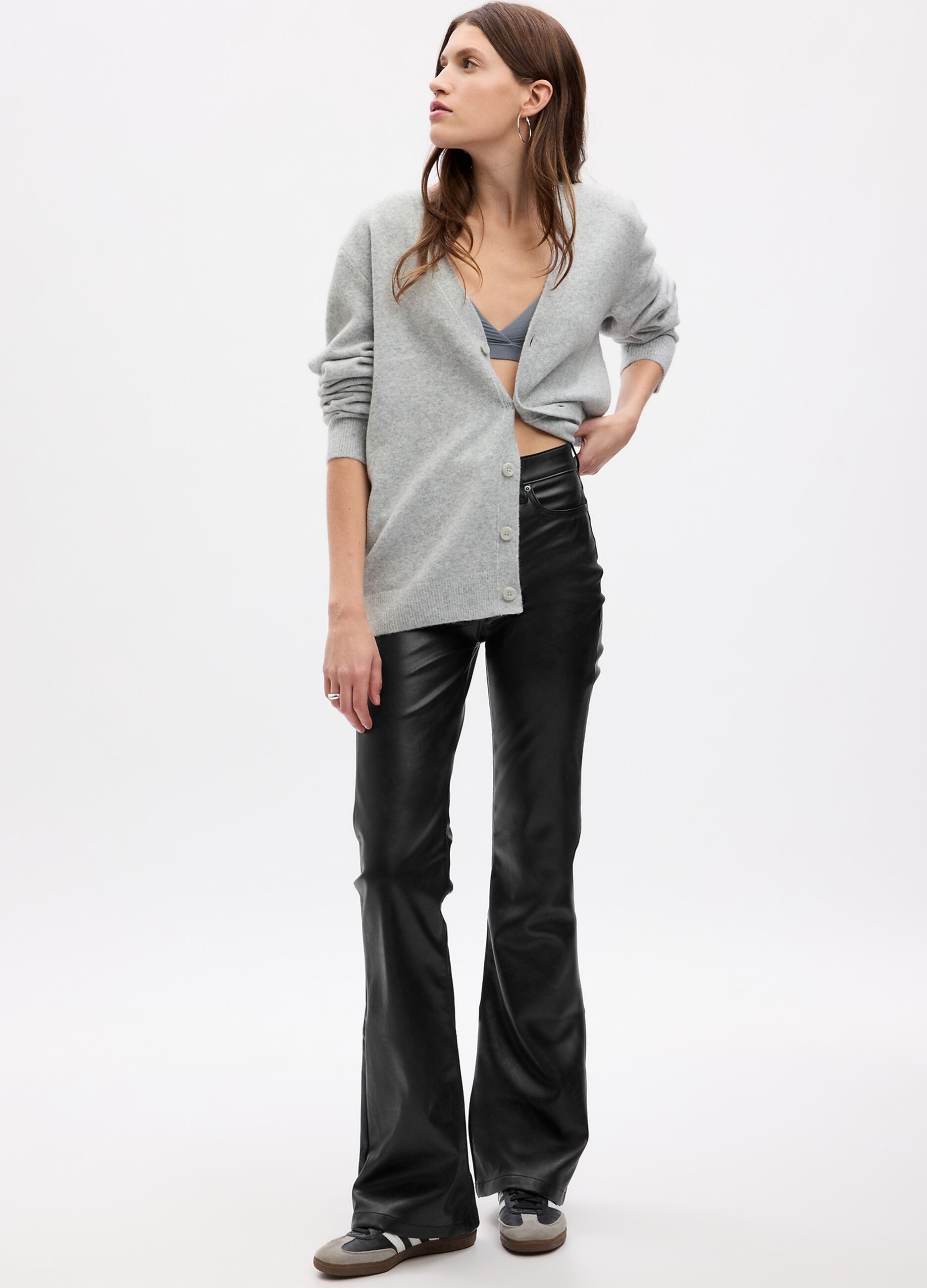 Pantalone flare fit effetto lucido