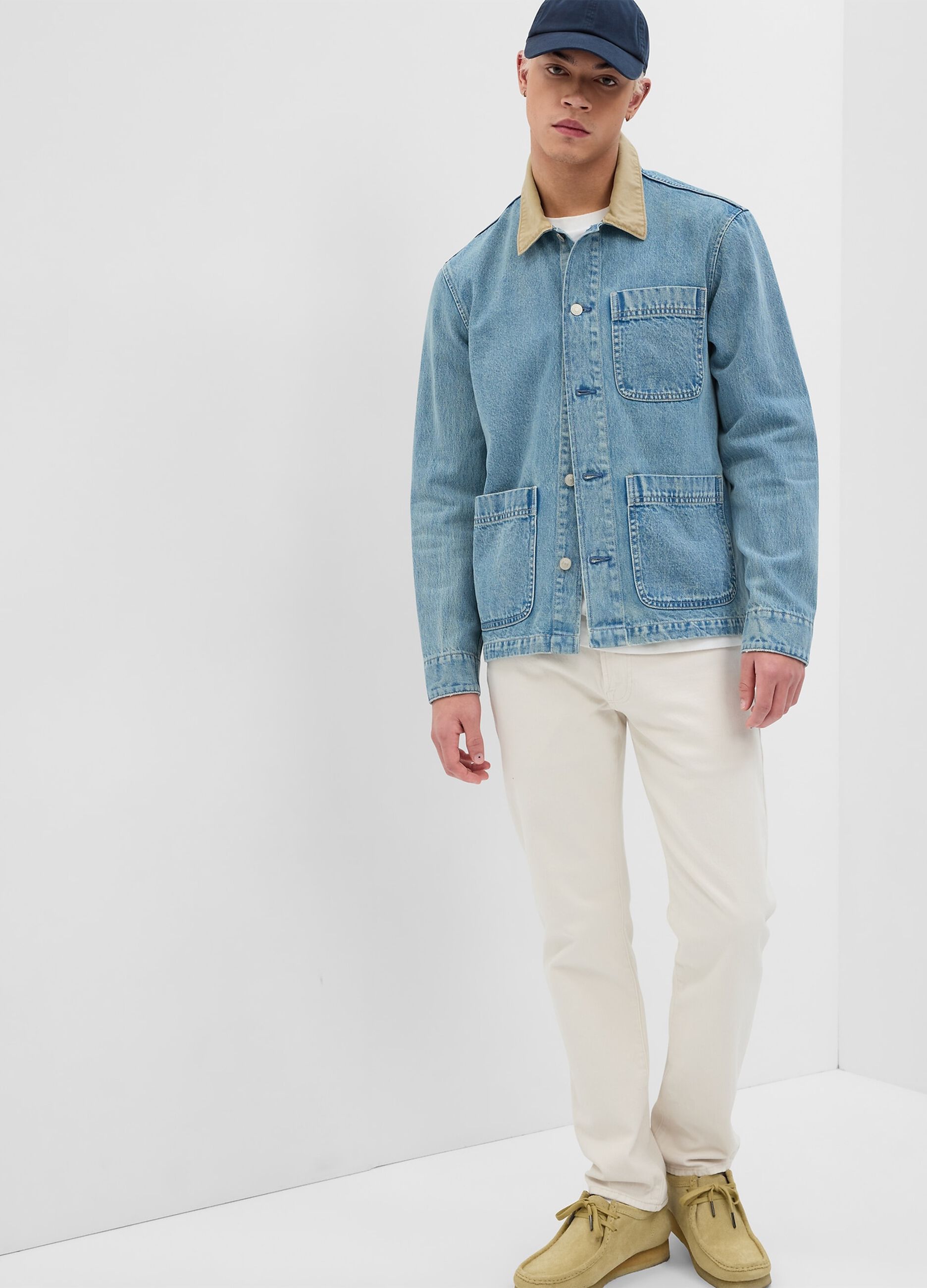 Short jacket in denim with contrasting collar