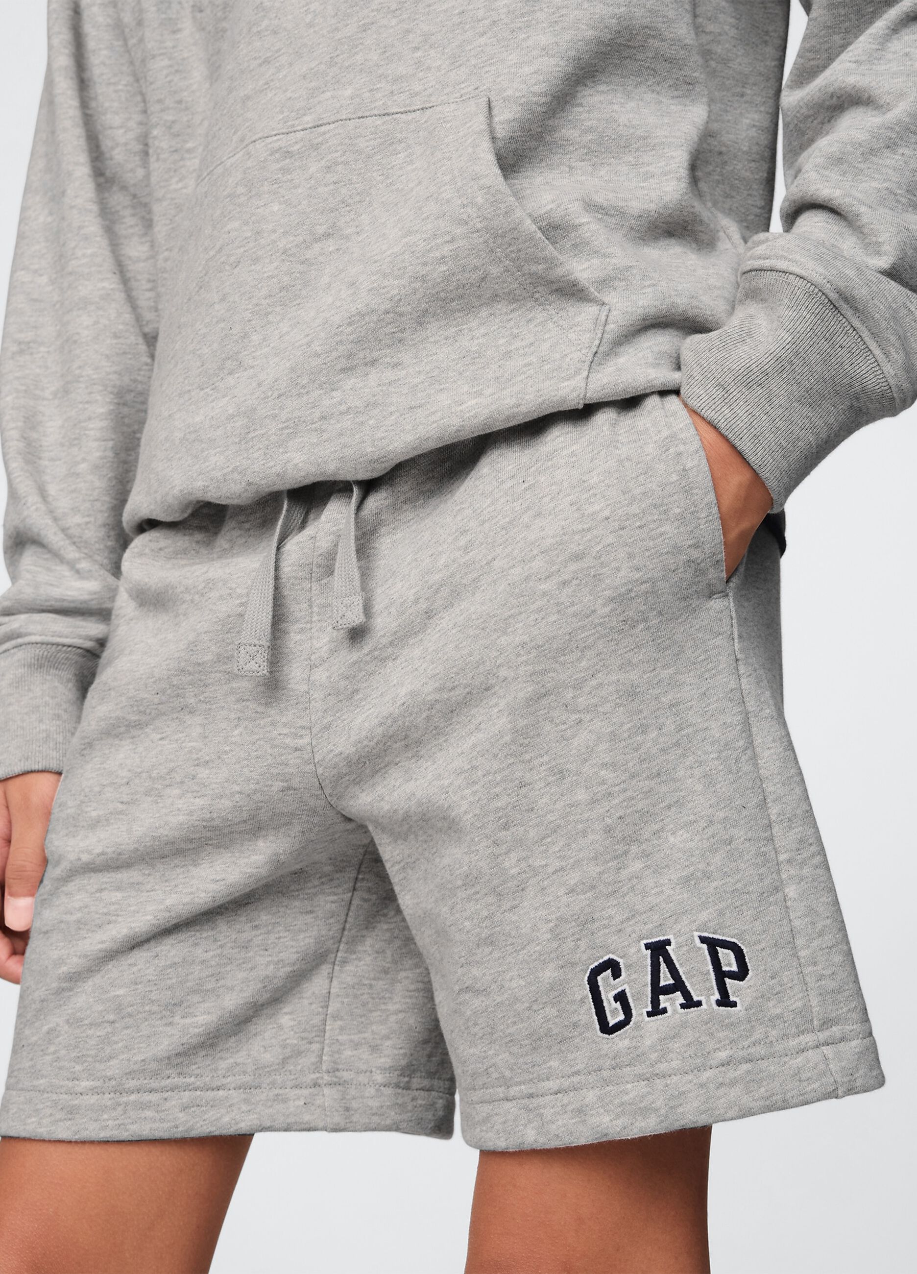 Shorts grigi con logo GAP per bambini_3