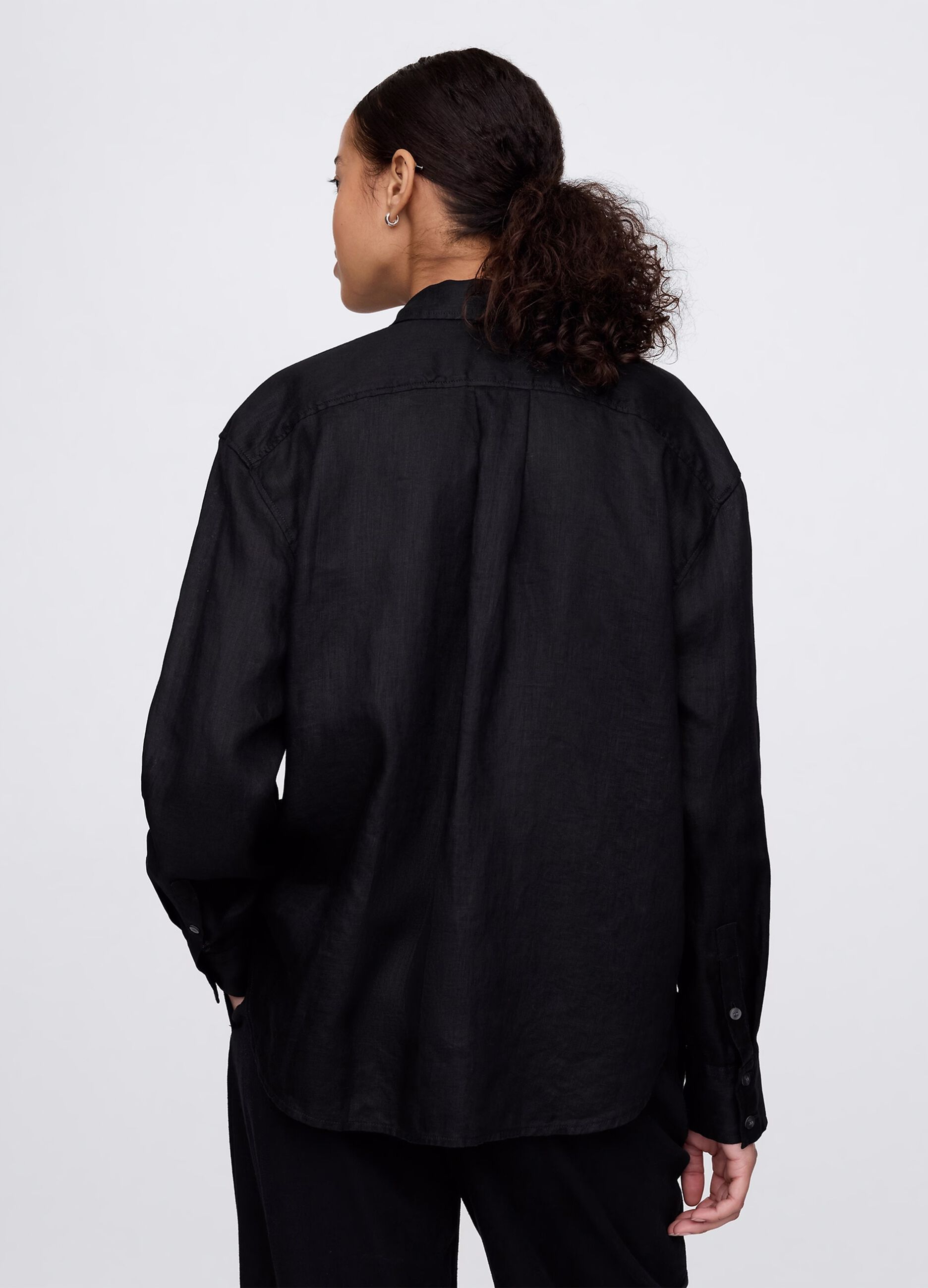 Camicia nera ampia in puro lino_2