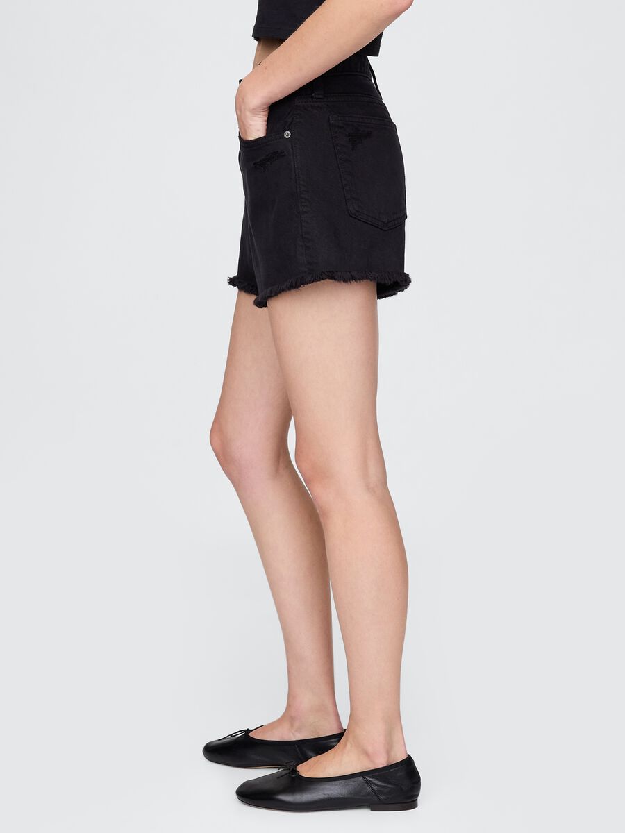 Short in denim nero con orlo sfrangiato Donna_3