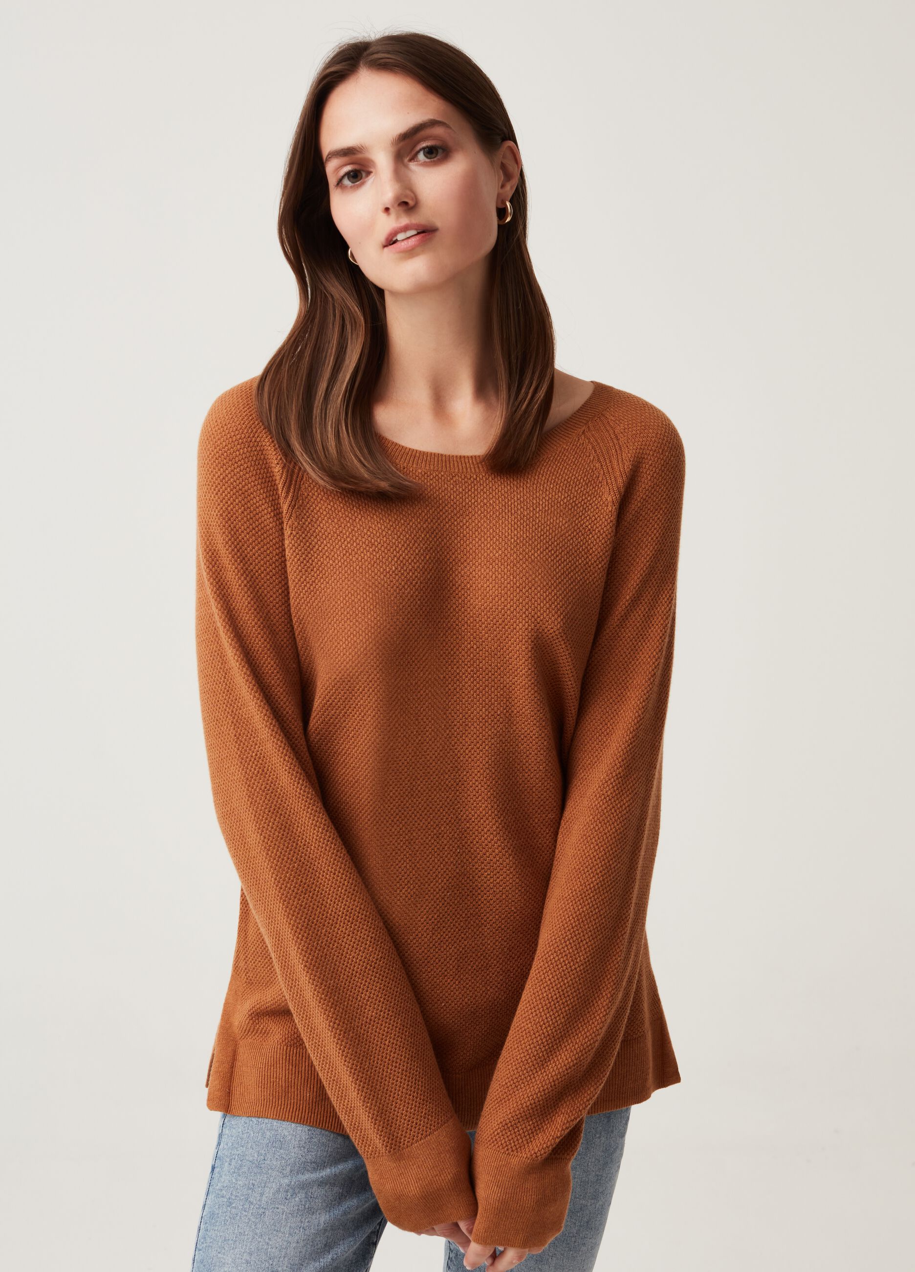 Long pullover with raglan sleeves