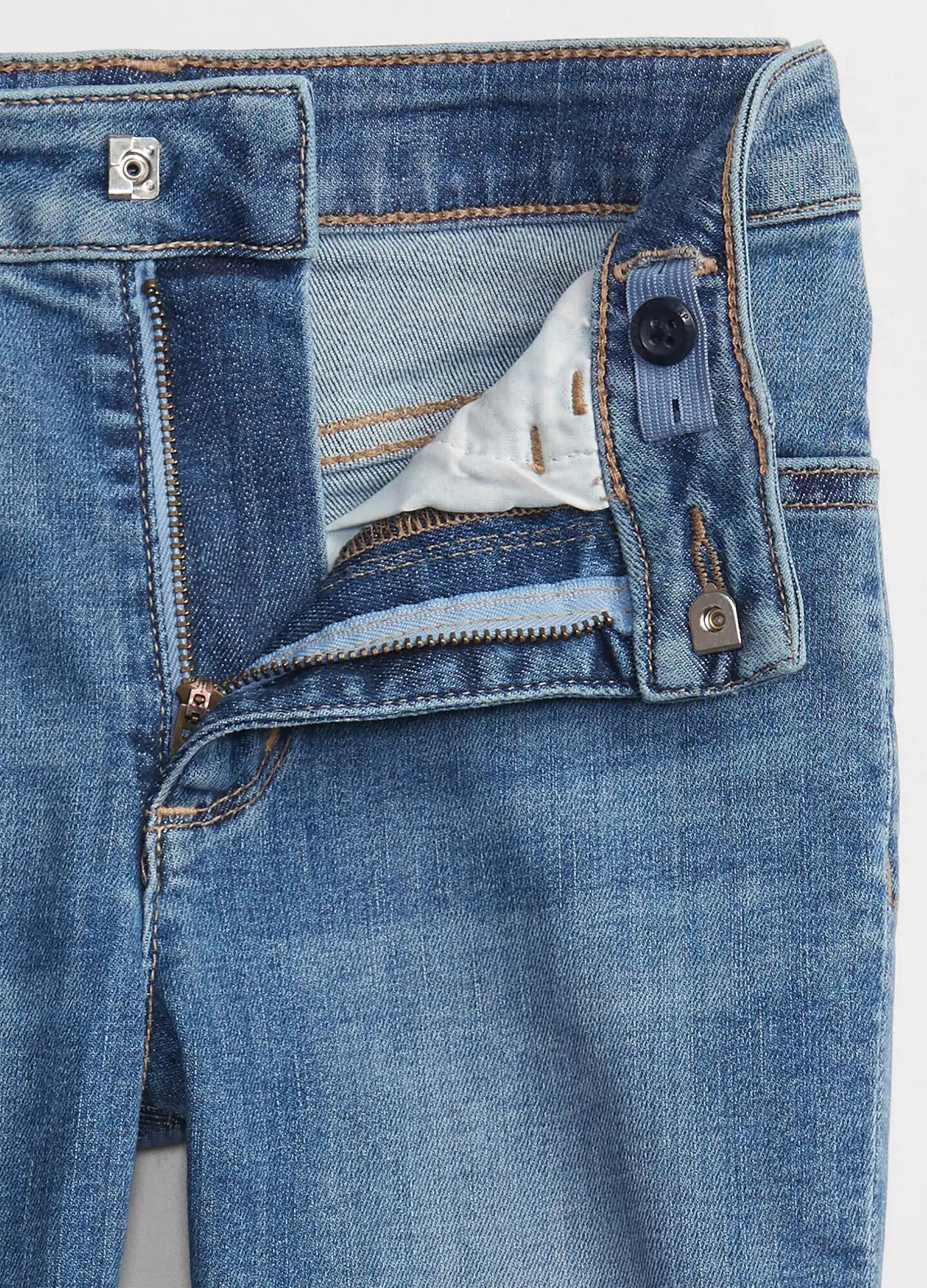 5-pocket, skinny-fit jeans.