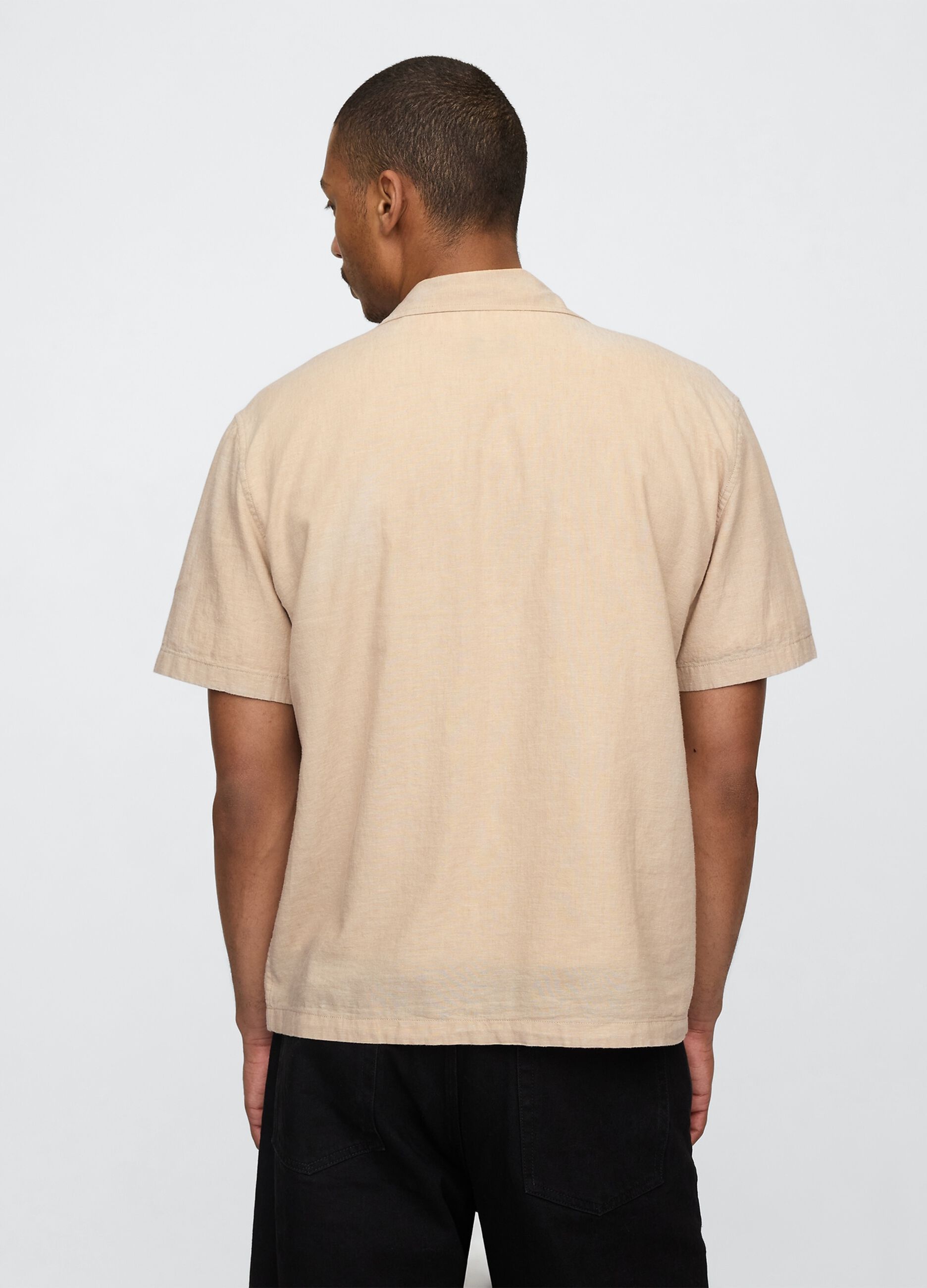 Camicia beige in lino a maniche corte_2