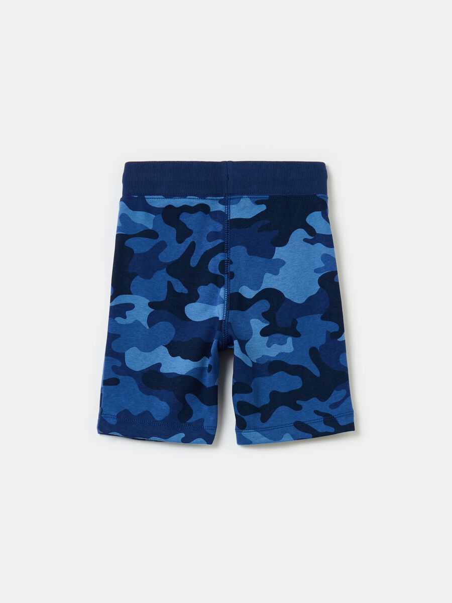 Shorts in felpa camouflage stampa logo Bambino Unisex_1