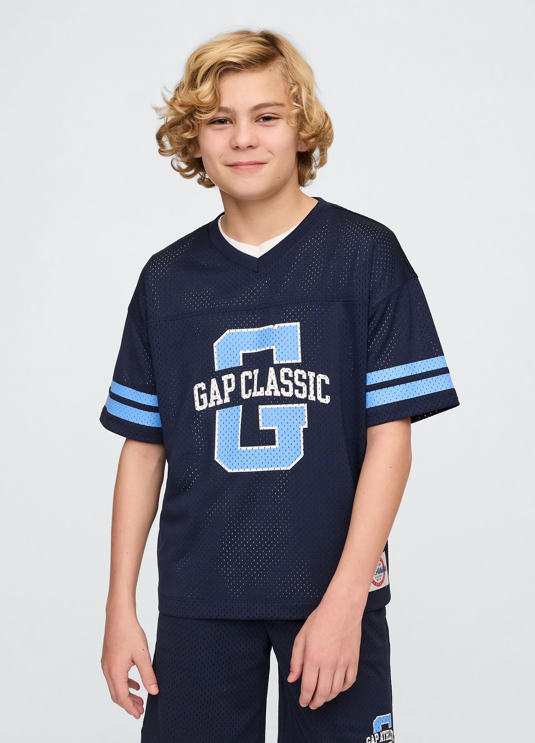 Maglia sportiva blu con logo e dettagli in azzurro