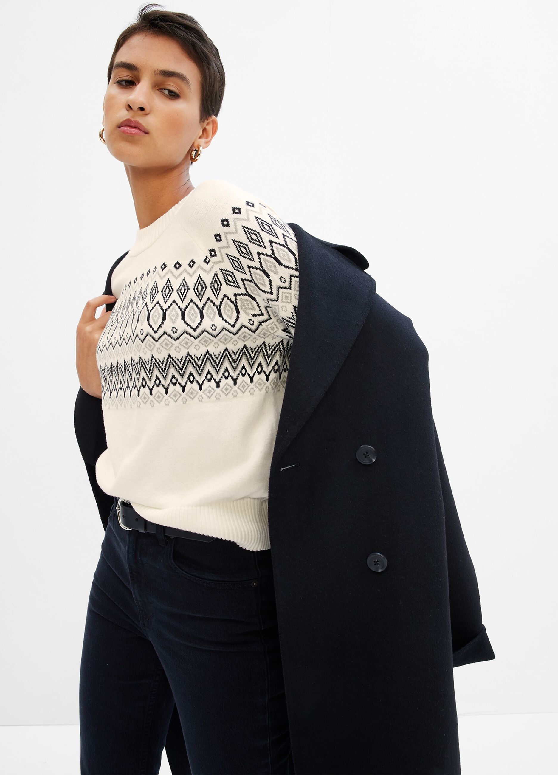 Pullover with jacquard geometric designs