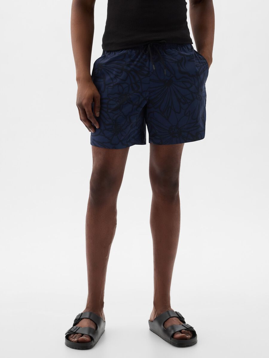 Swimming trunks with pattern and drawstring Man_2