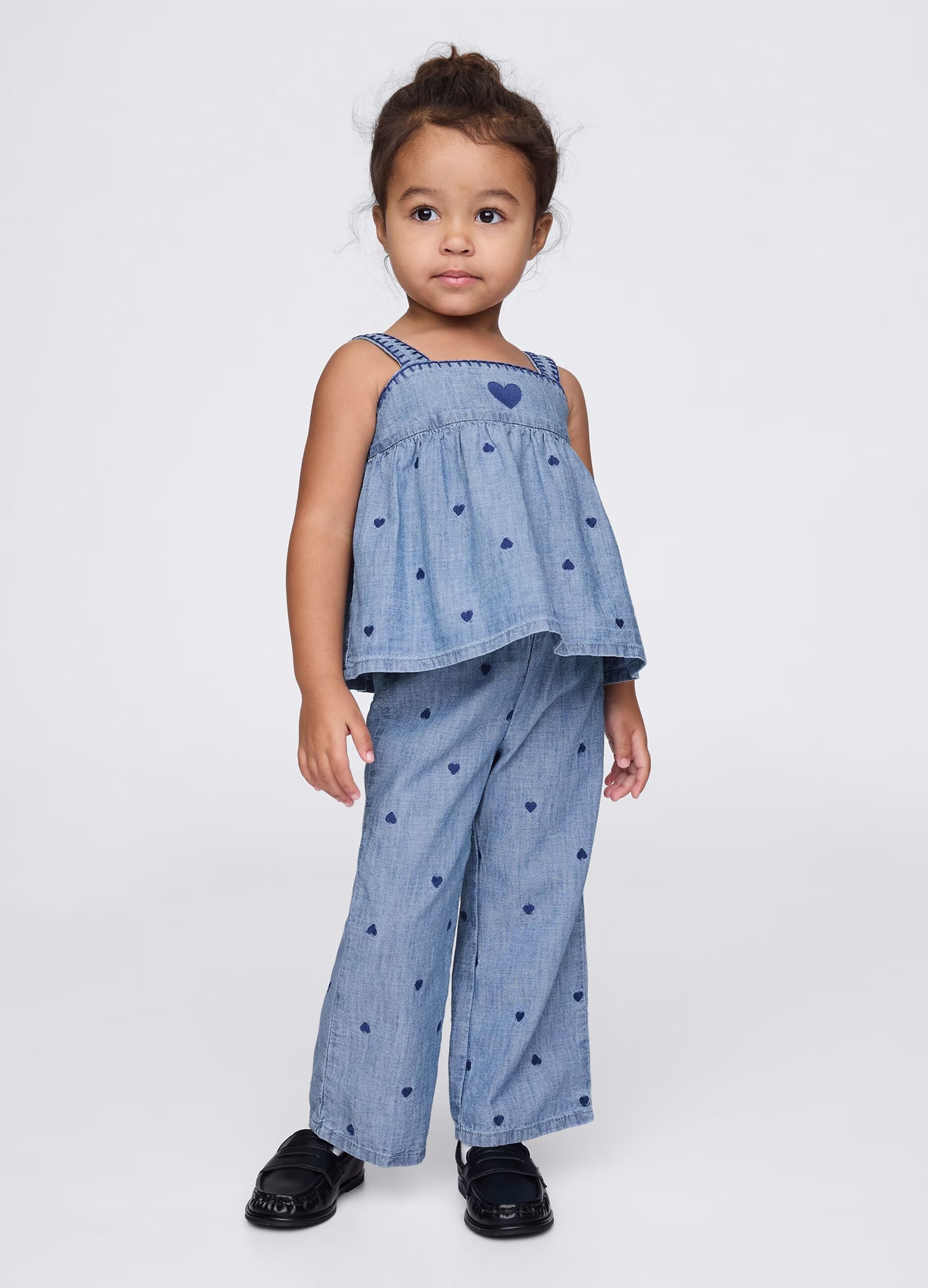 Set chambray con ricamo cuori
