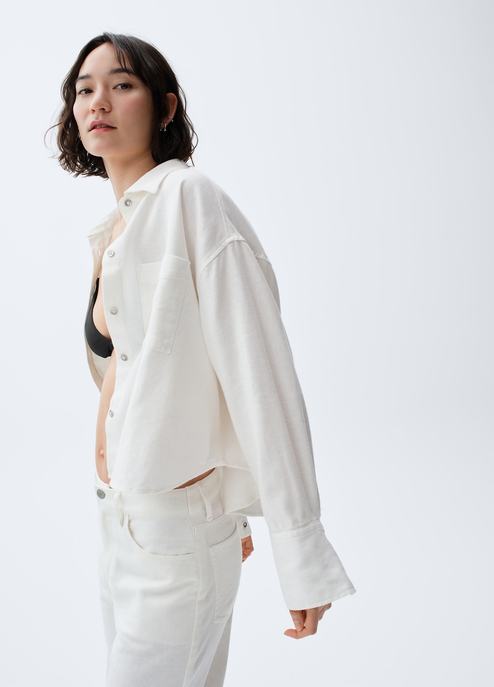 Camicia in puro cotone con tasca applicata
