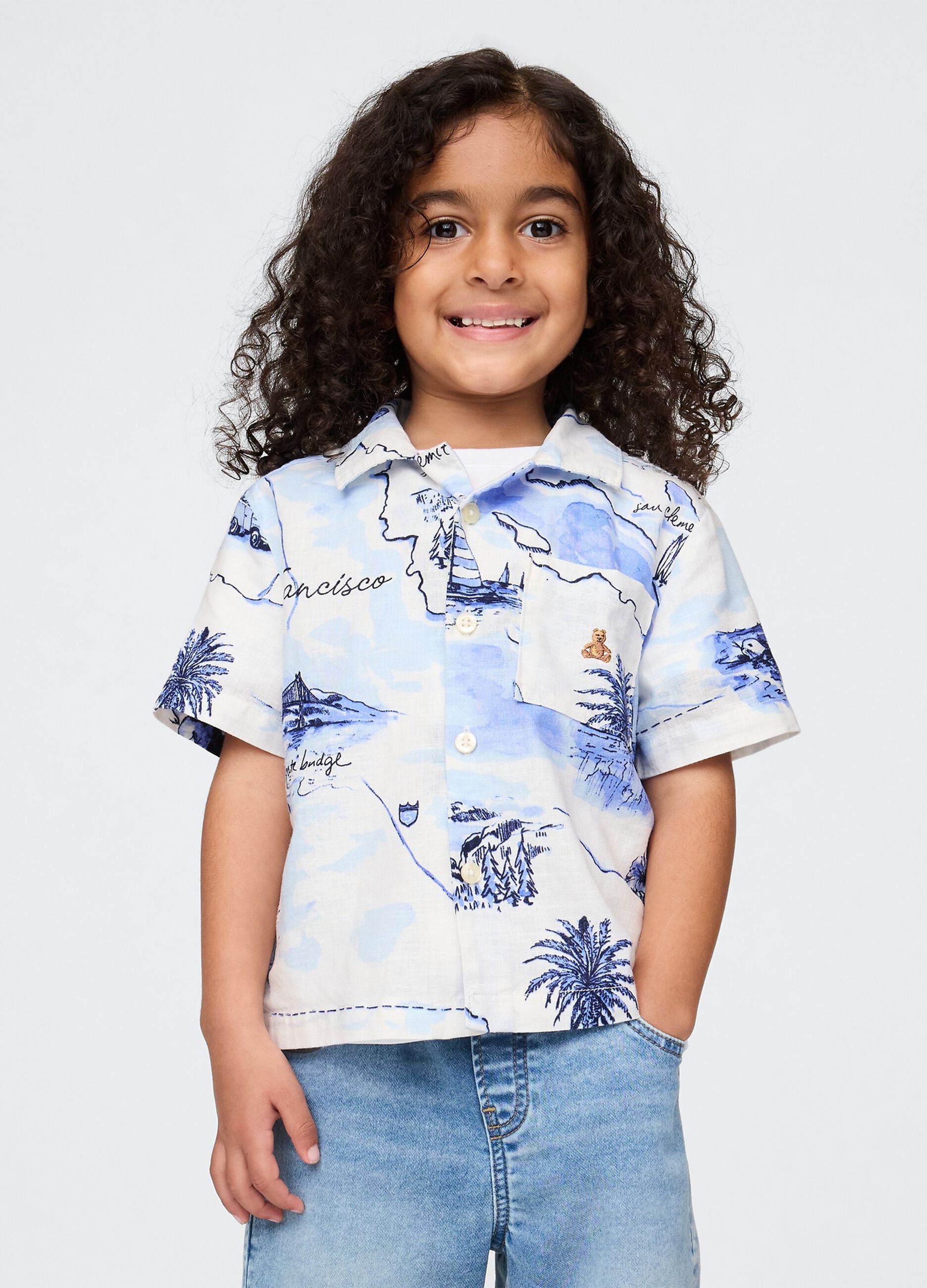 Camicia estiva bianca con stampa cartografica