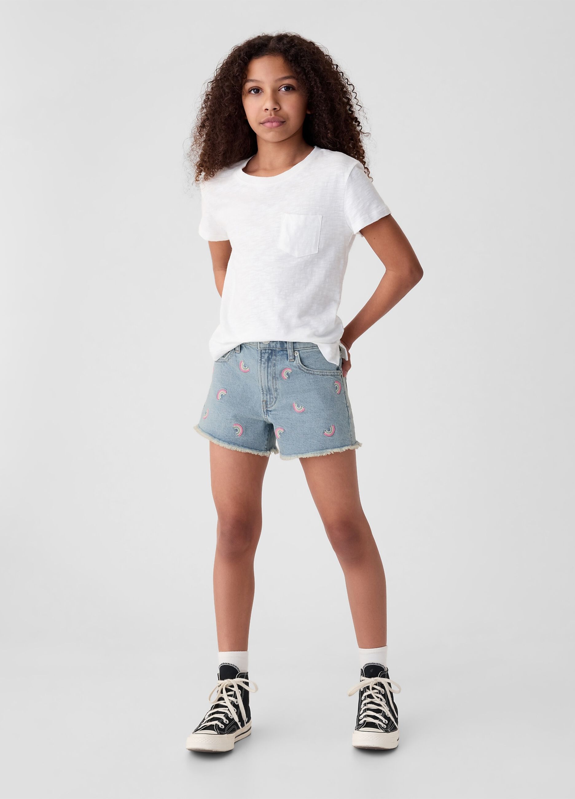 Shorts in denim con ricamo arcobaleno