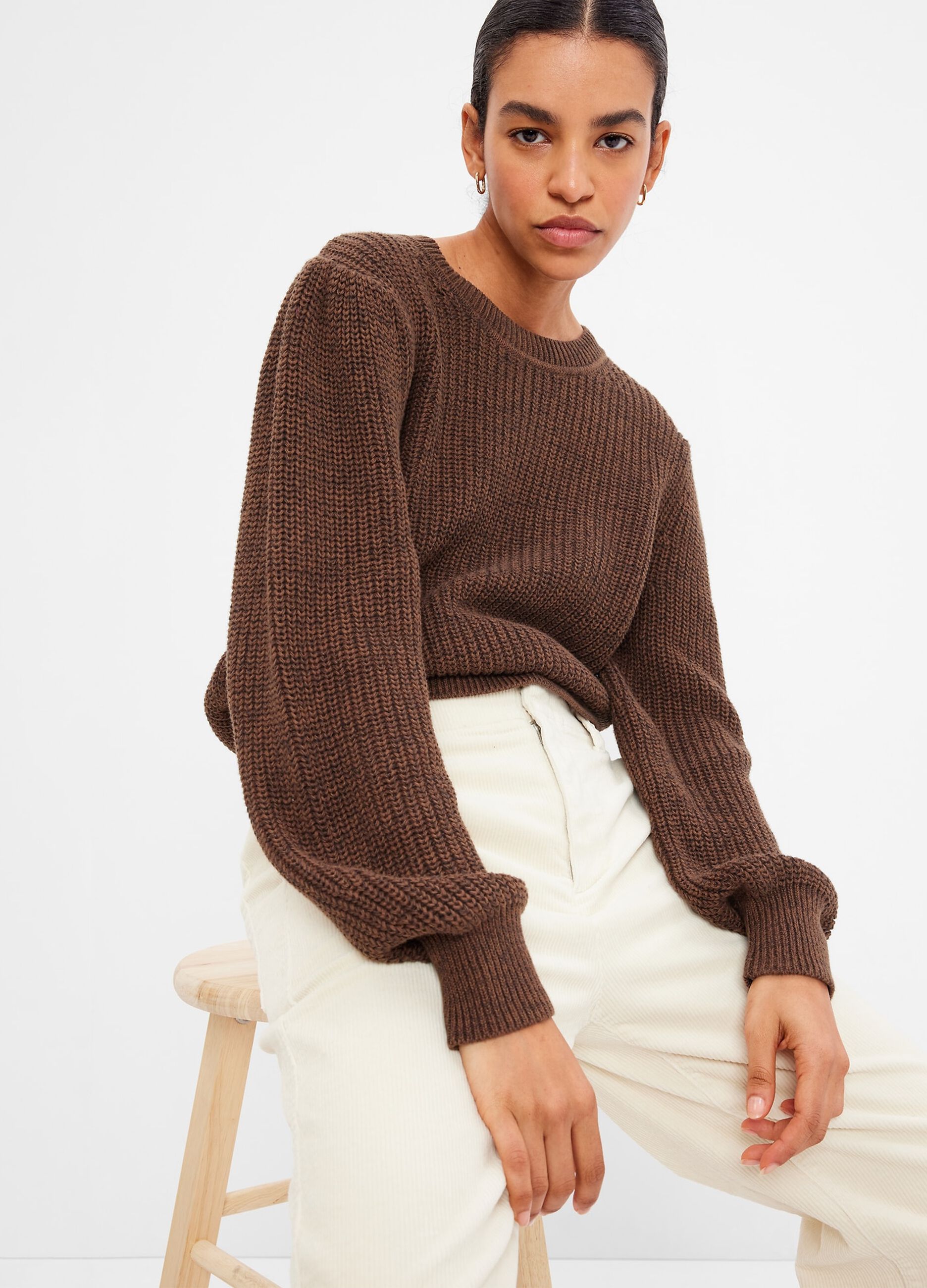 Round-neck pullover with puff sleeves