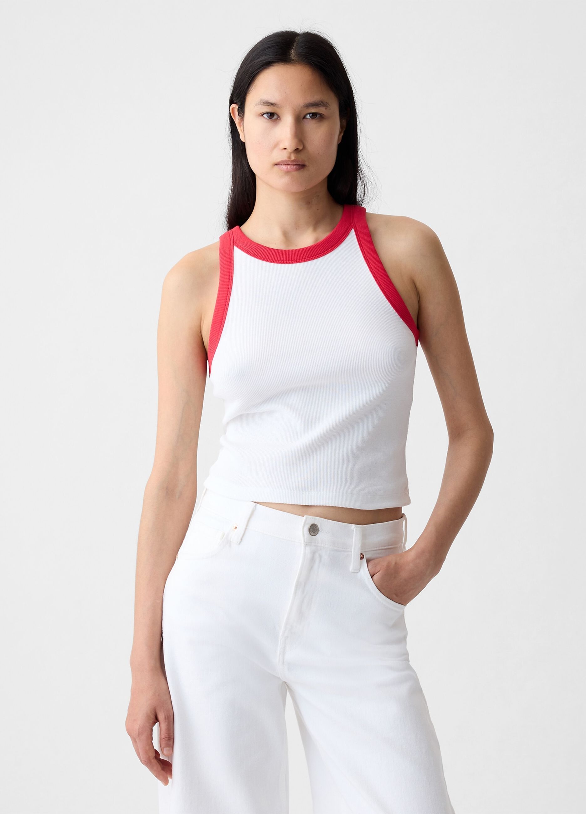 Tank top crop a costine con scollo halter