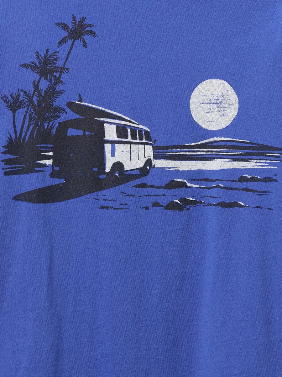 T-shirt blu con stampa di furgone e palma sotto la luna Boy_1