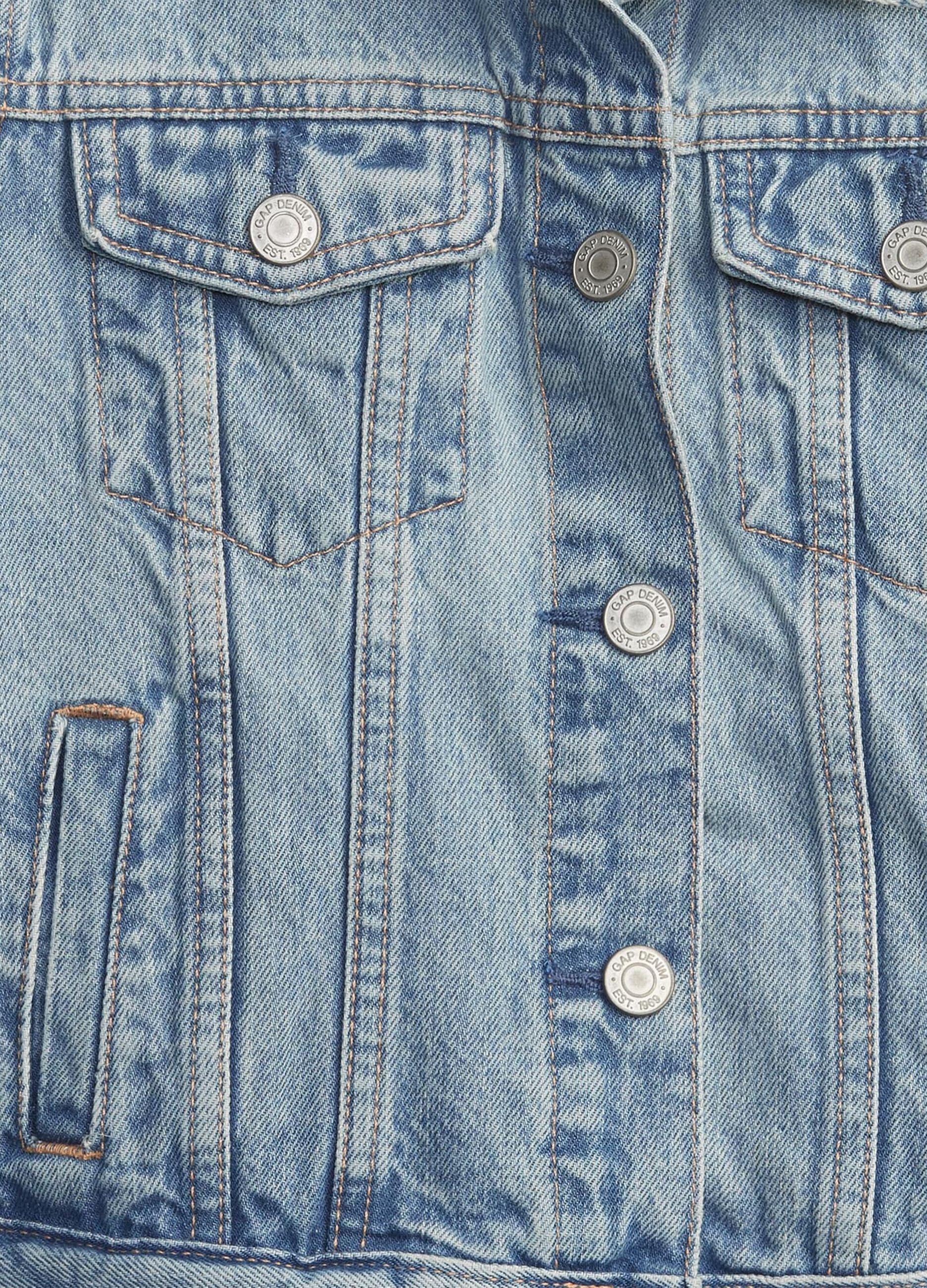 Denim jacket with pockets_3