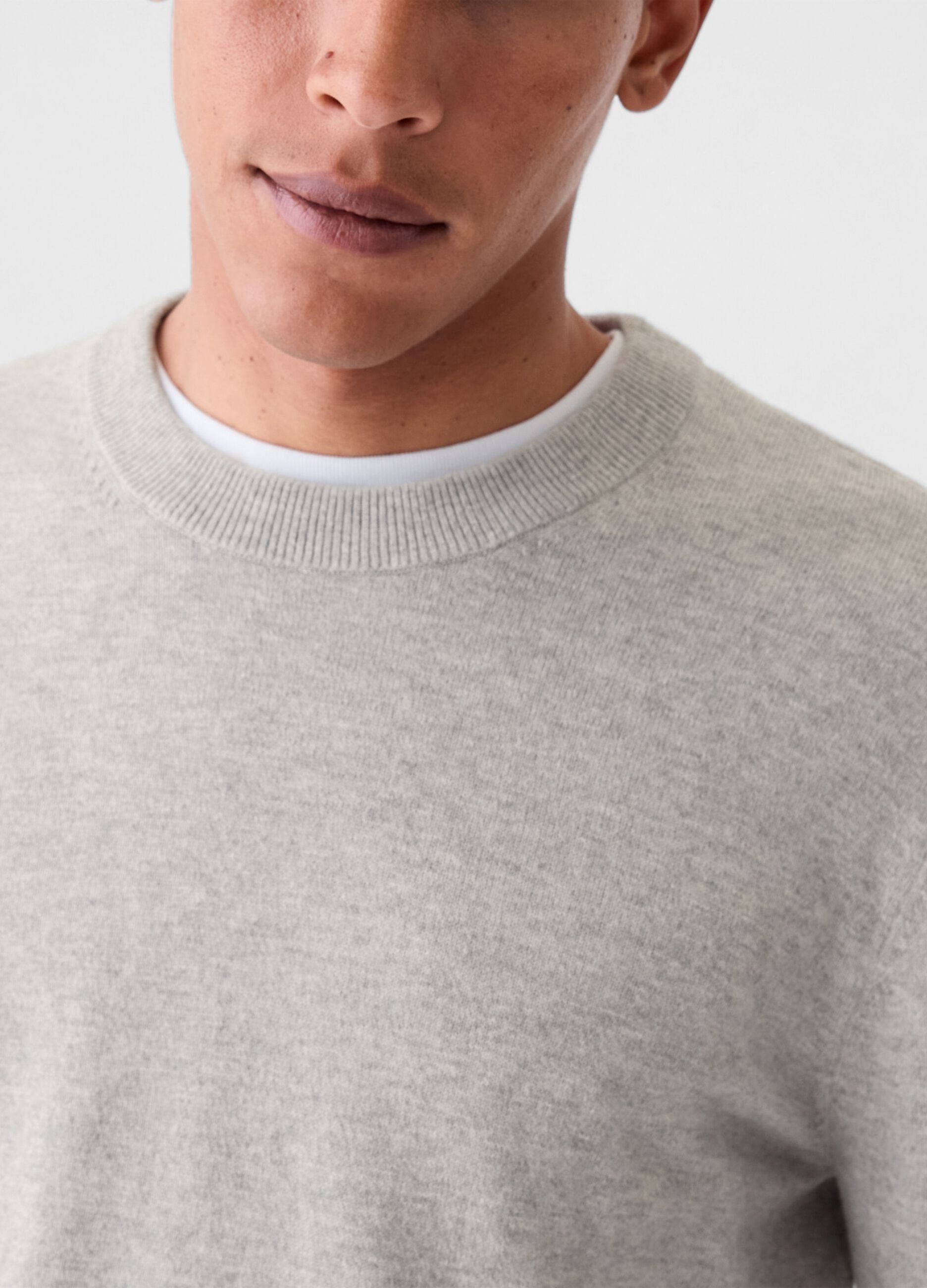 Pullover con scollo rotondo_3