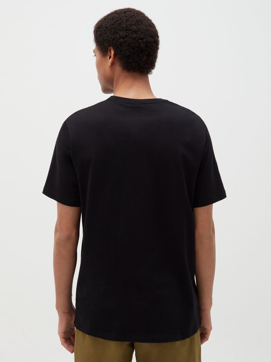 T-shirt girocollo con logo  Uomo_2