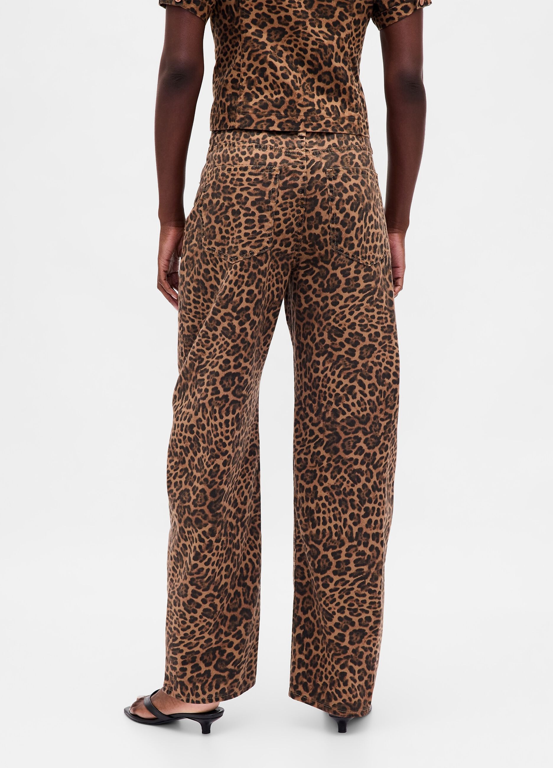Pantaloni marroni leopardati in cotone_2