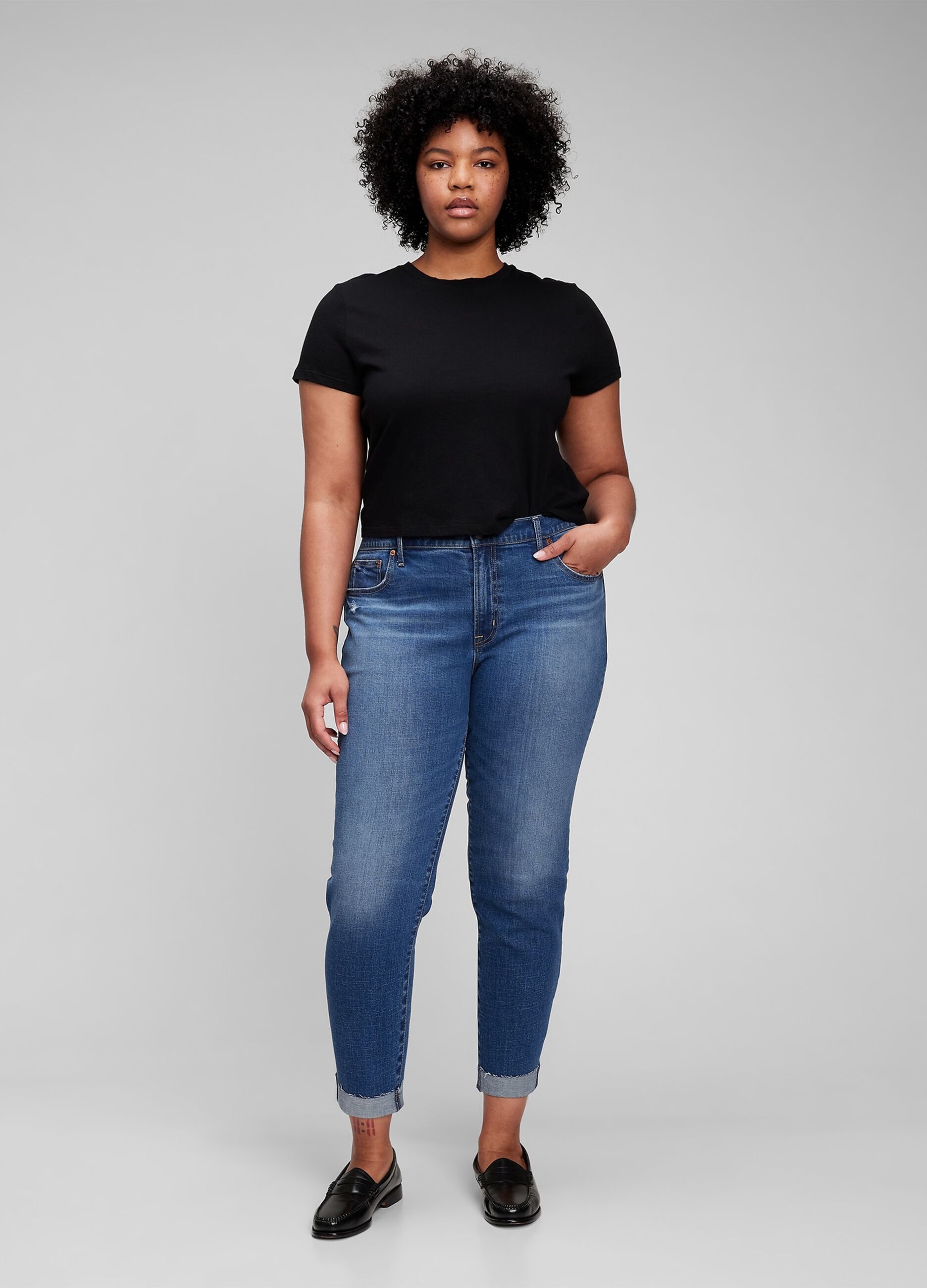 Girlfriend jeans with abrasions and raw edged hem_2