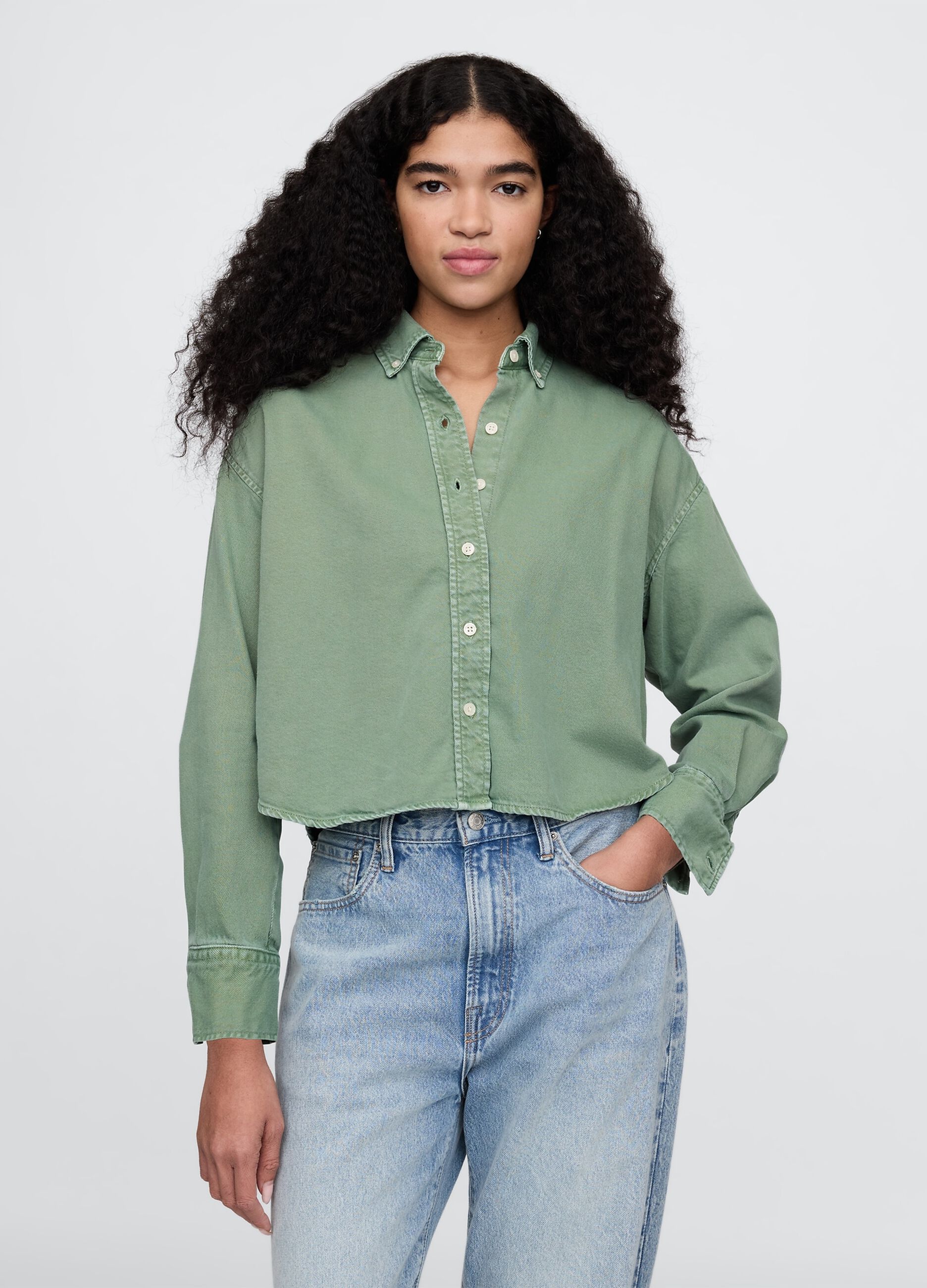 Camicia cropped verde a maniche lunghe