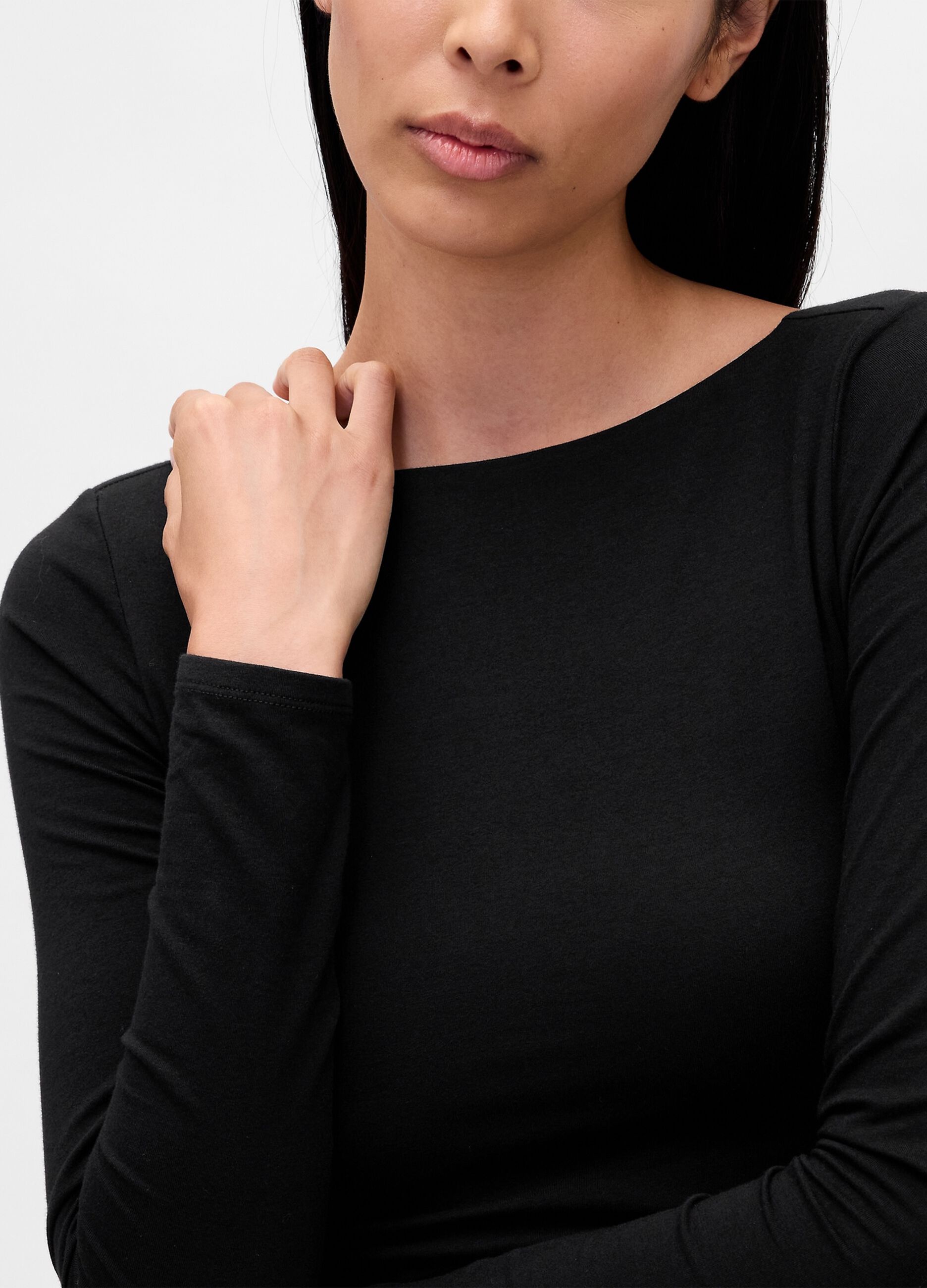 Maglia nera a maniche lunghe elasticizzata