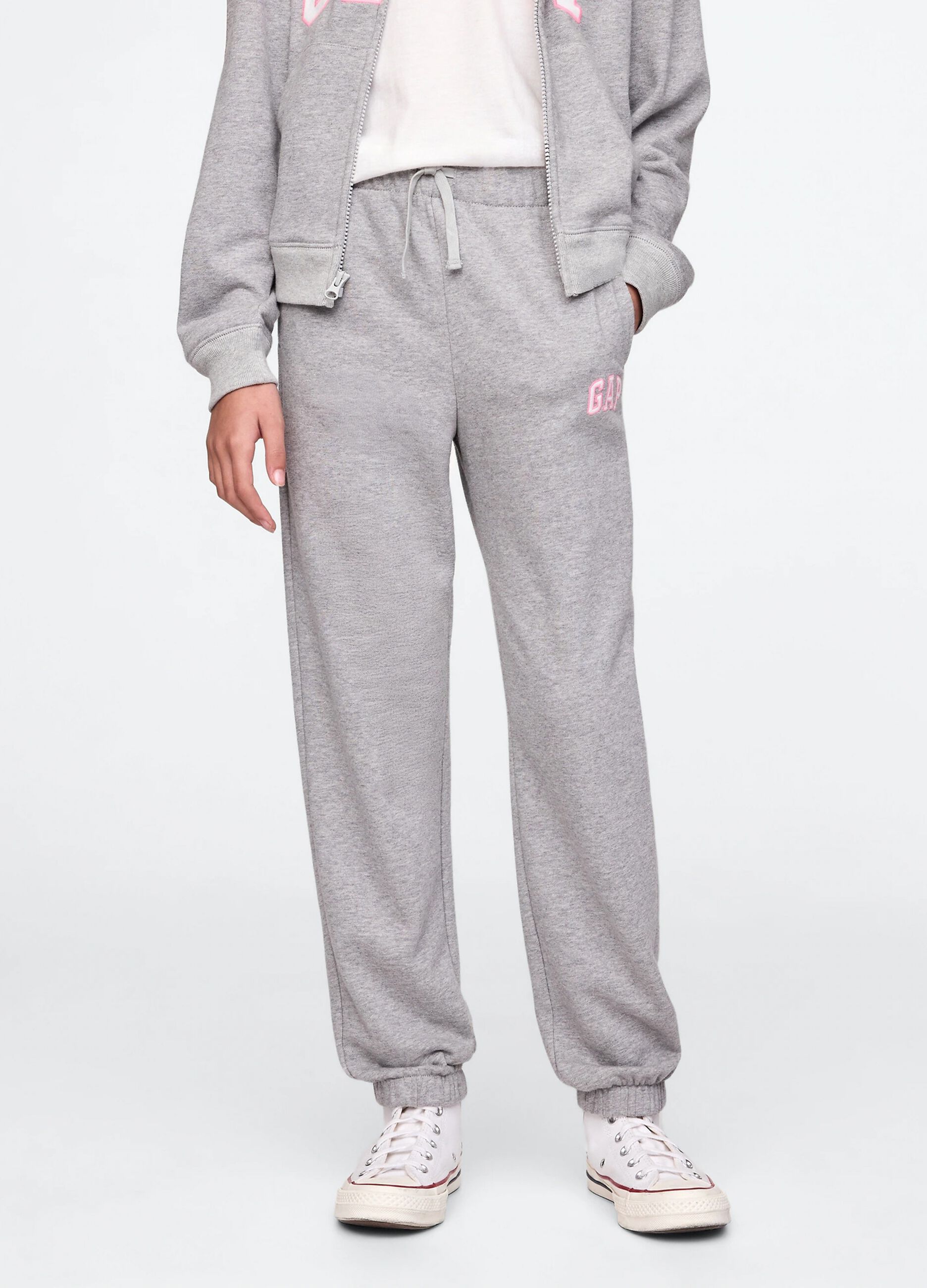 Joggers grigio con coulisse e patch logo_1