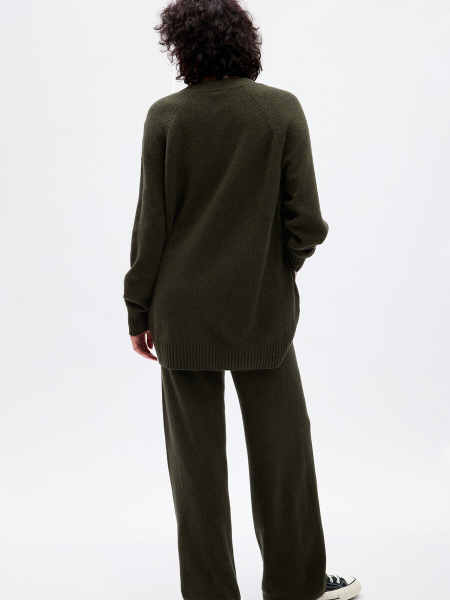 Long knitted cardigan with V neck Woman_1