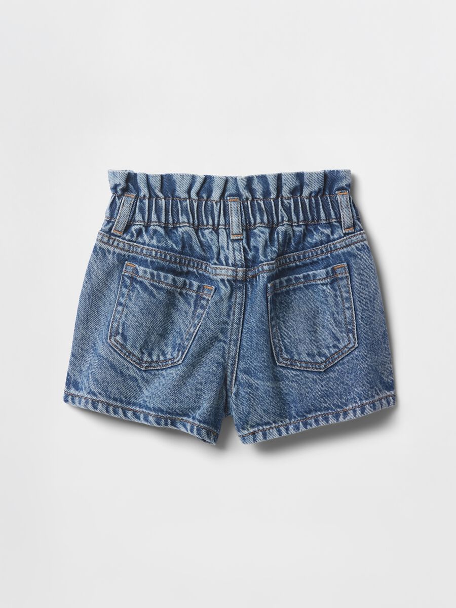 Shorts in denim con dettagli a pieghe per bambina Bimba_2