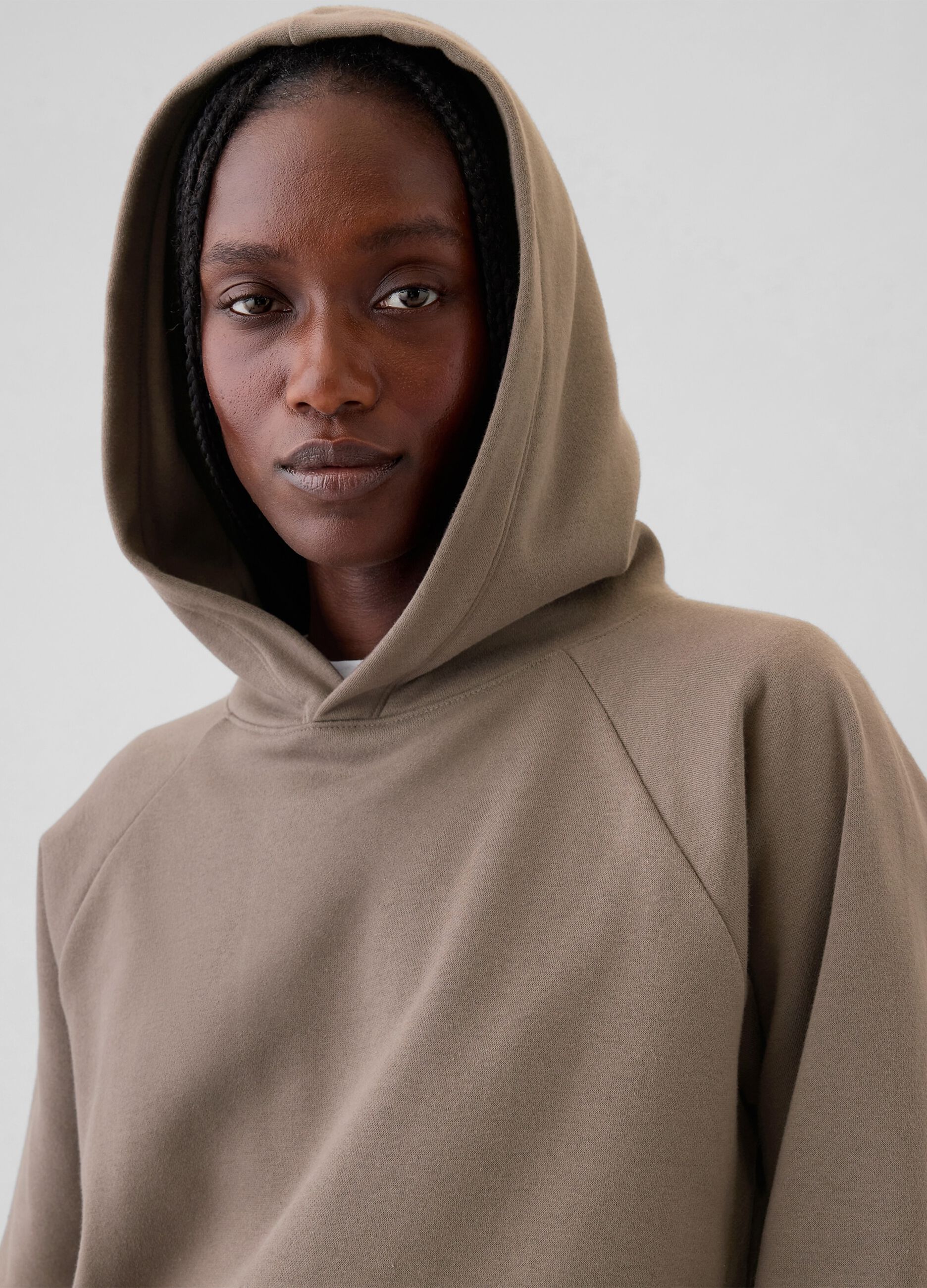 Felpa con cappuccio maniche raglan_3