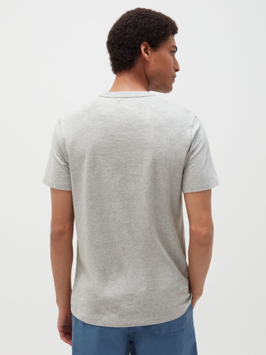 T-shirt girocollo con stampa logo Uomo_2