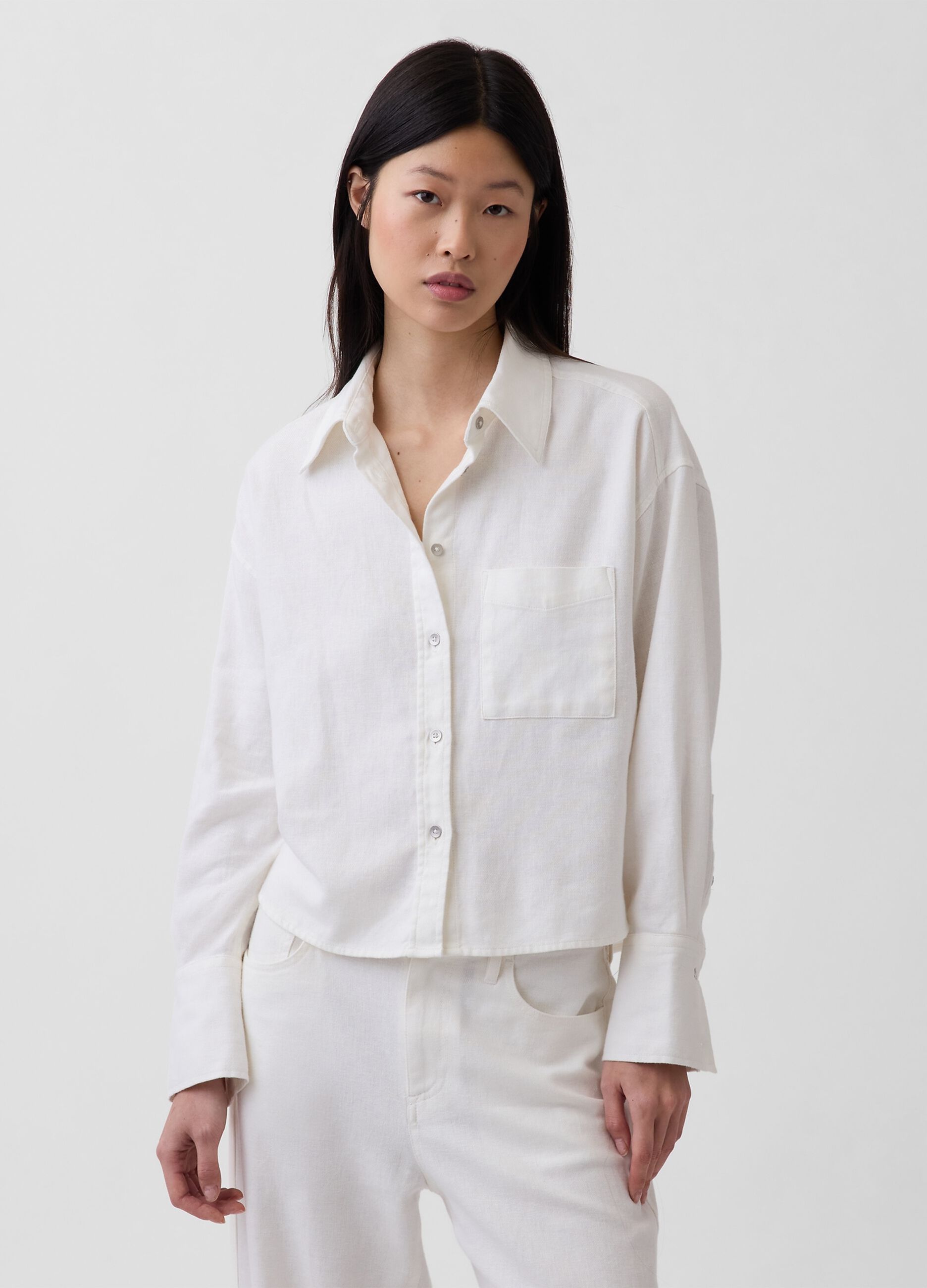 Camicia in puro cotone con tasca applicata