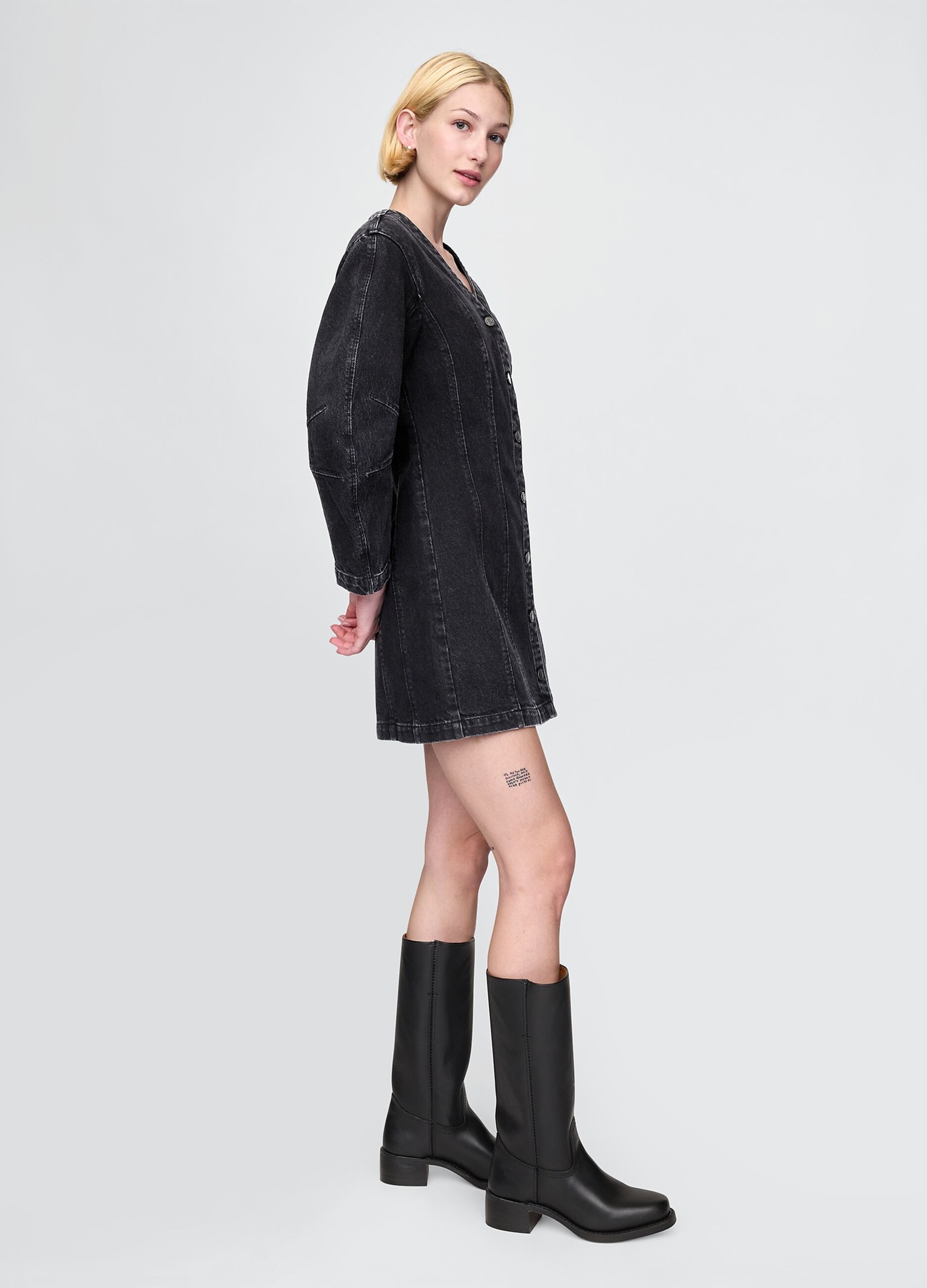 Abito denim nero con bottoni Gap_1