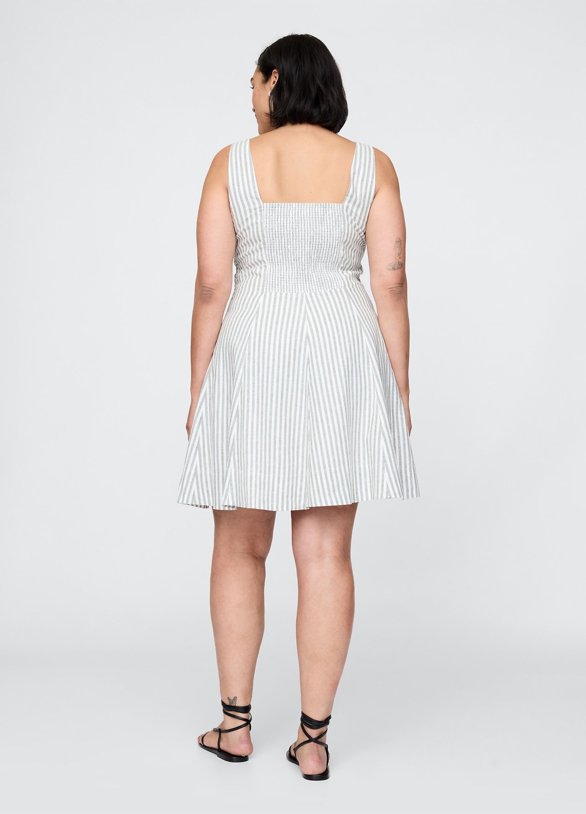 Vestito a righe bianco e grigio in lino e viscosa_4