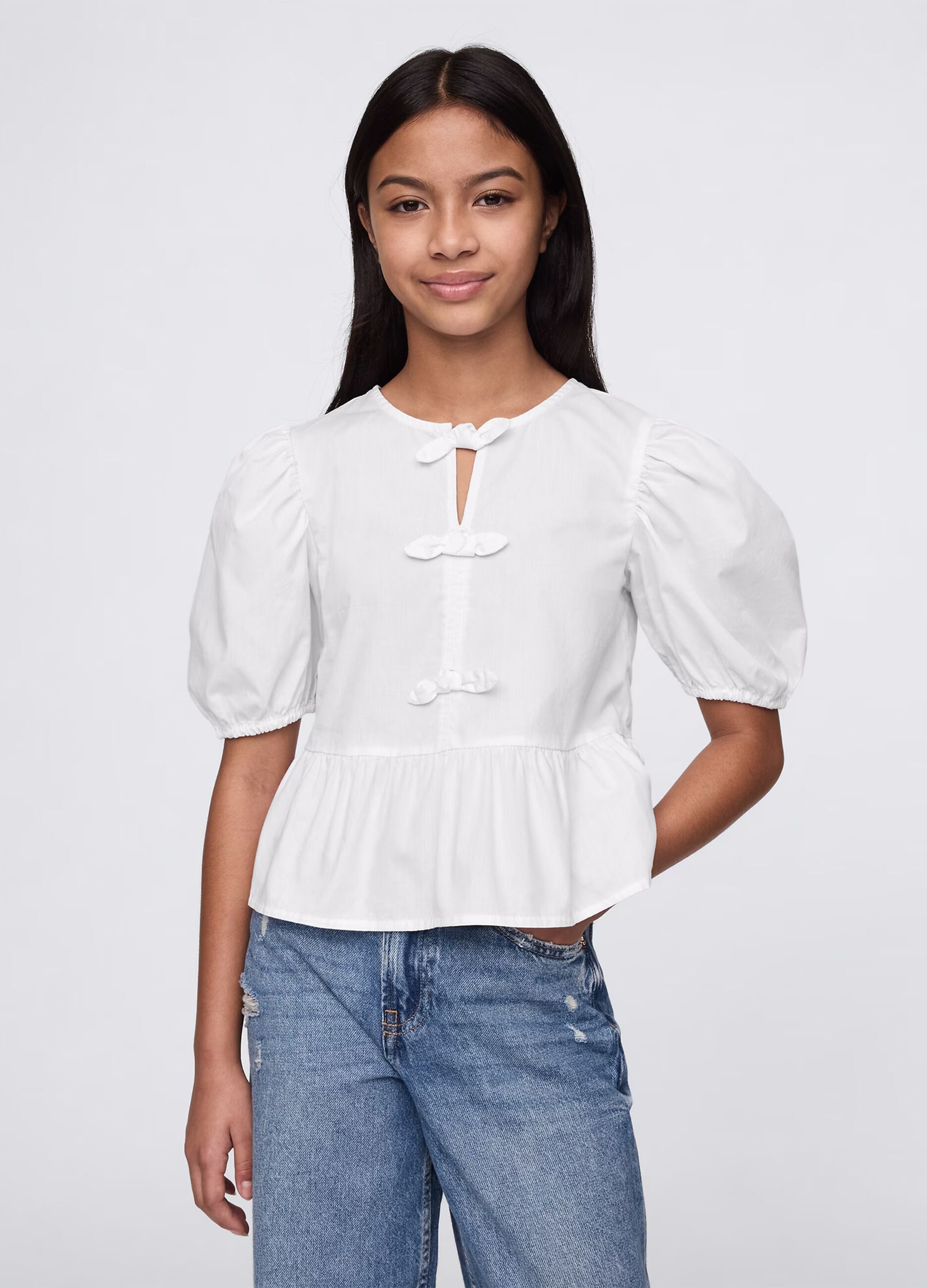 Camicia bianca in cotone con fiocchetti