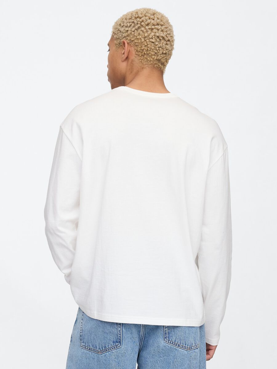 T-shirt bianca a maniche lunghe con logo Gap Uomo_2