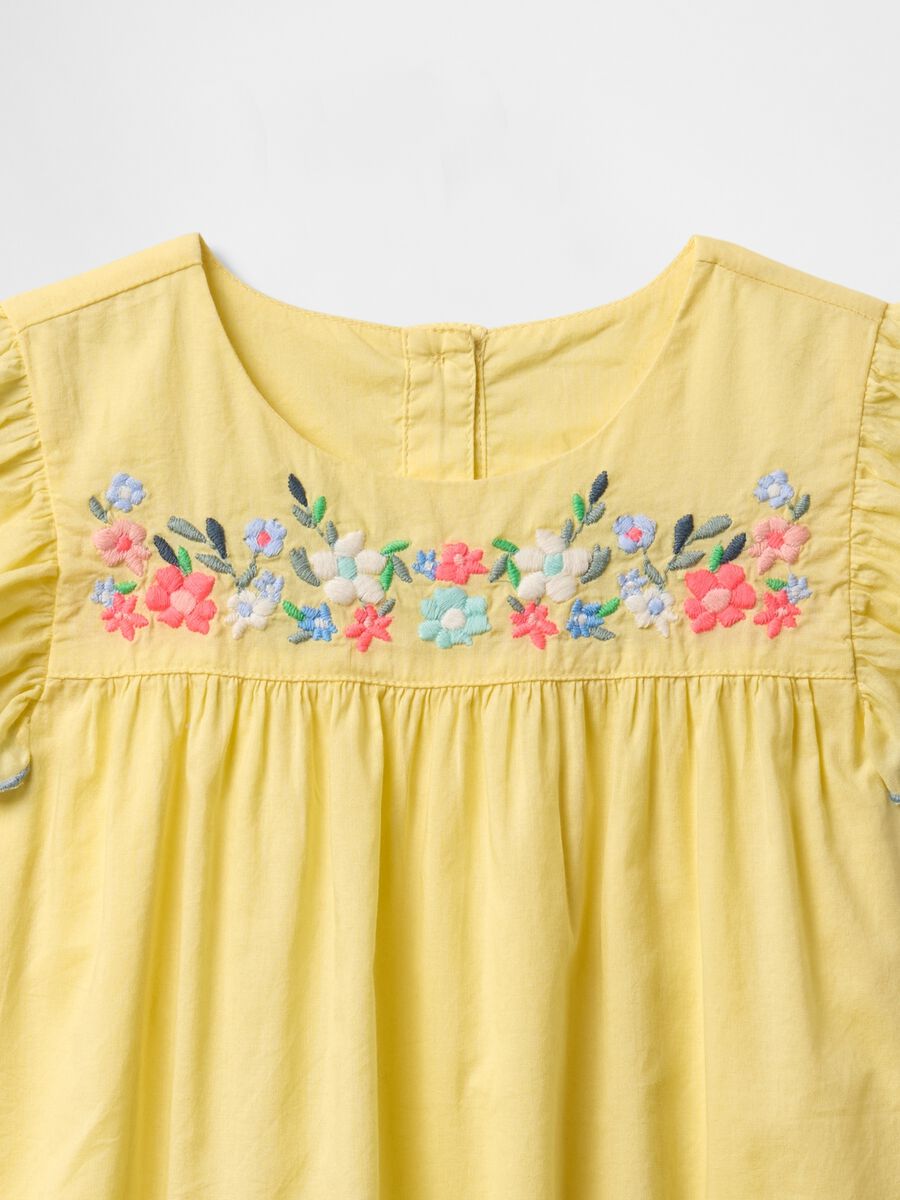Set giallo in puro cotone con ricami floreali GAP Kids Bimba_1