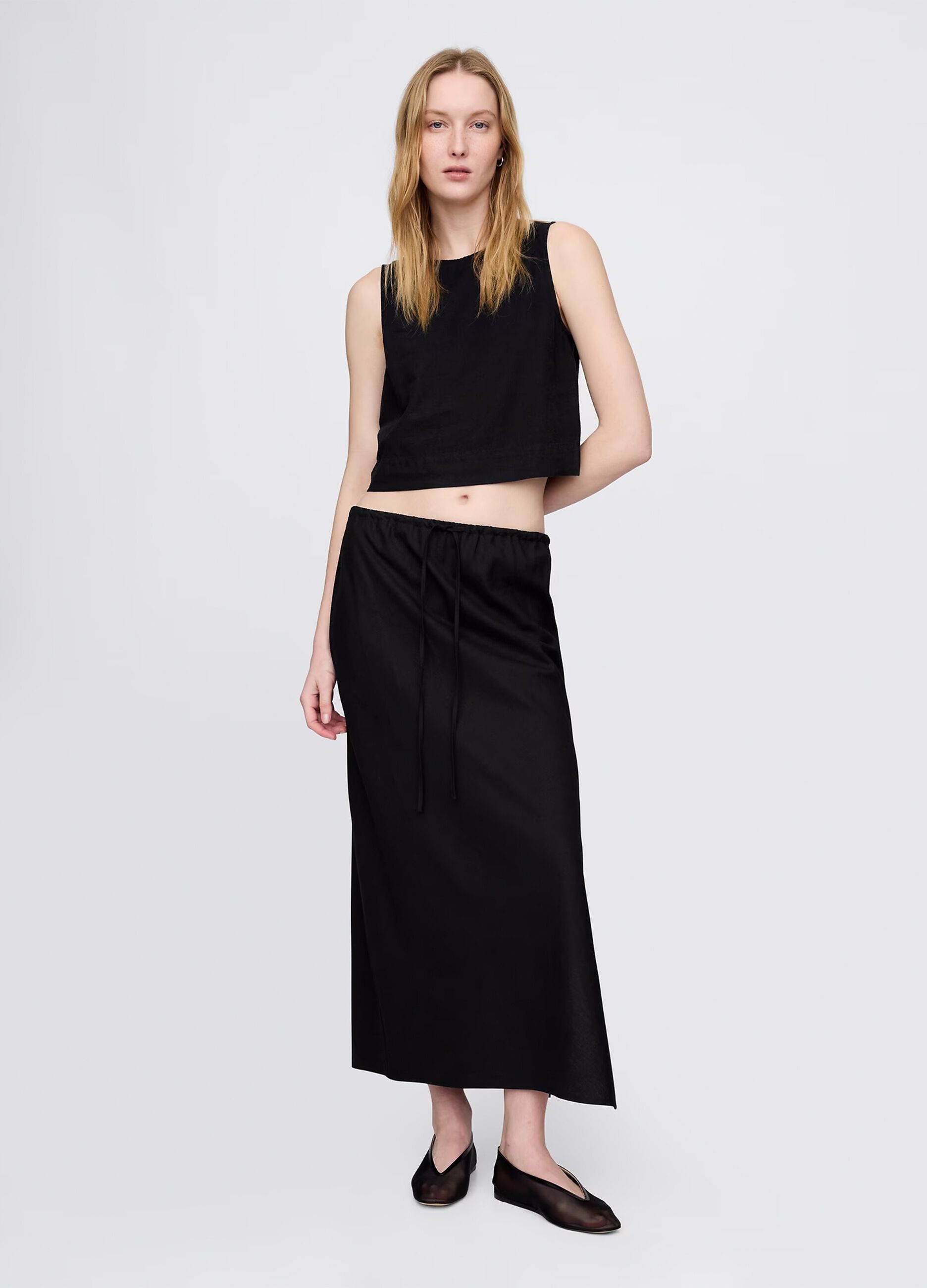 Long black skirt in linen and viscose