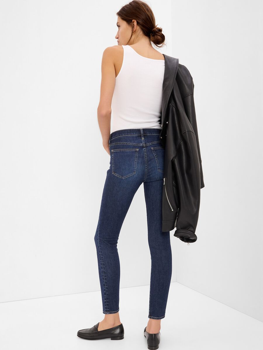 Jeans skinny fit con abrasioni Donna_1