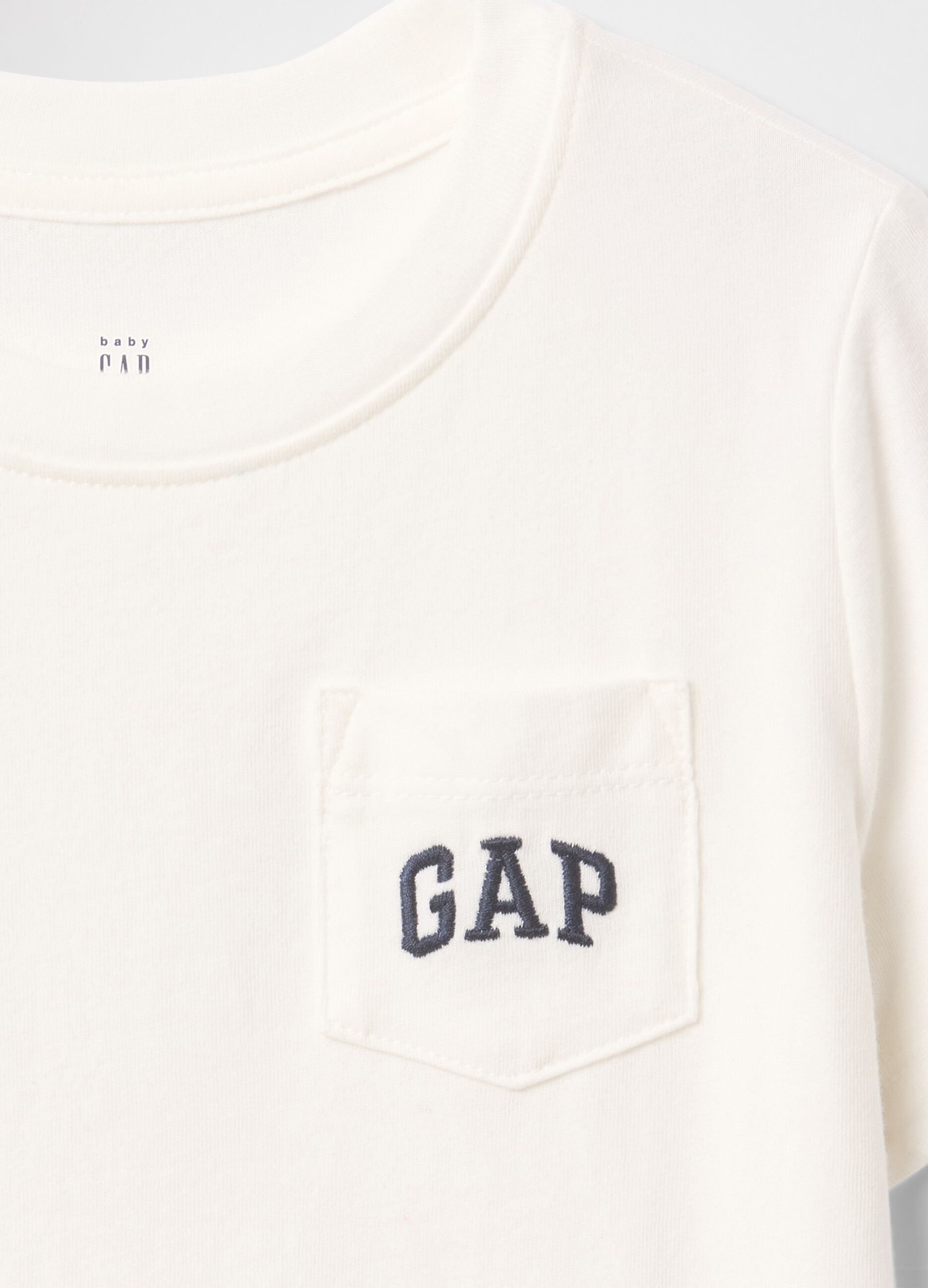 T-shirt bianca a maniche corte con taschino GAP Kids_2