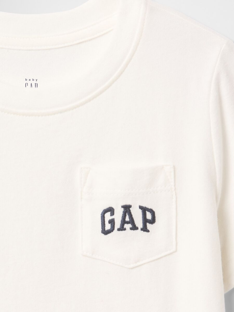 T-shirt bianca a maniche corte con taschino GAP Kids Bimbo_2
