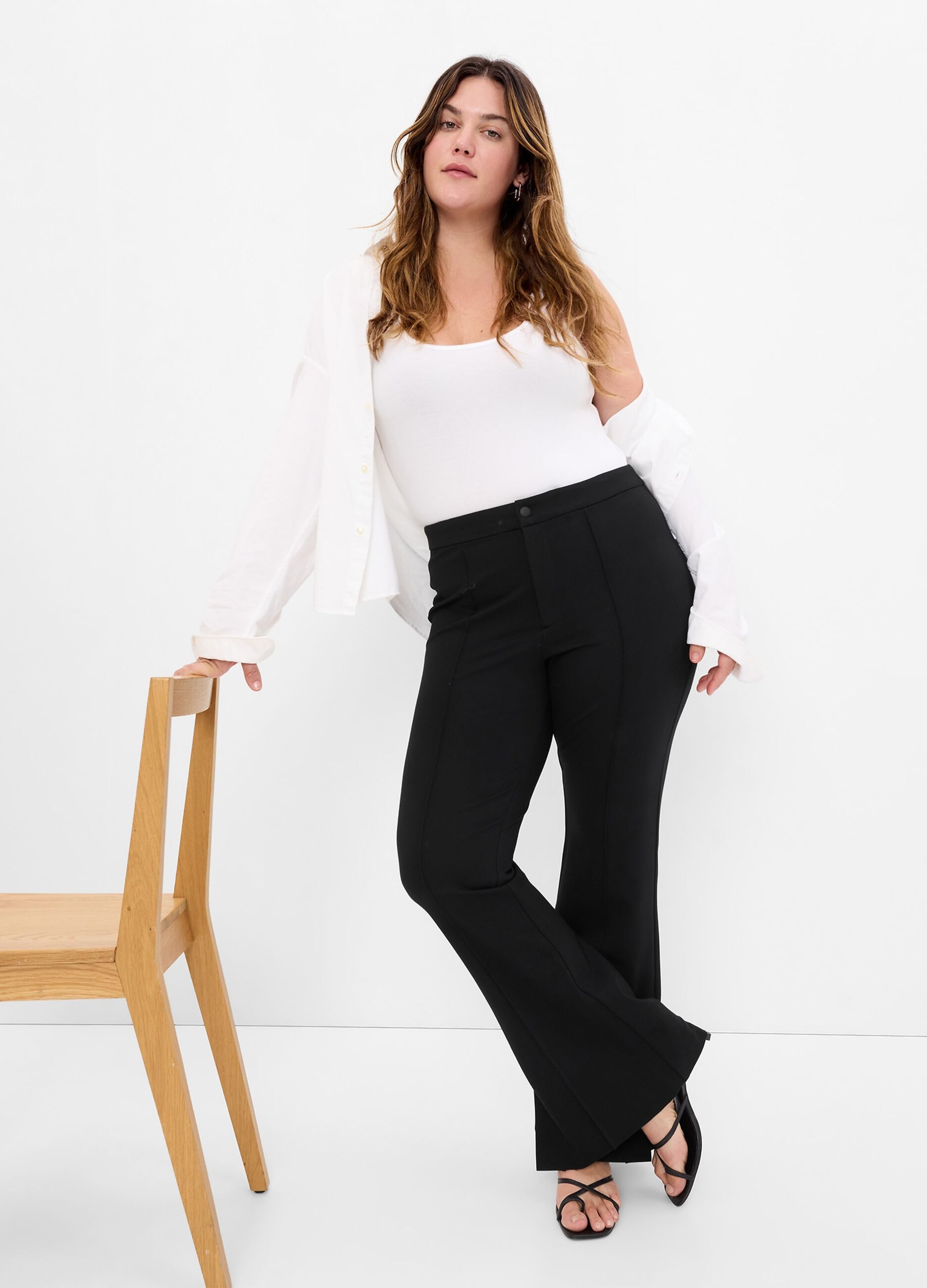 Pantaloni flare fit con spacchi_2