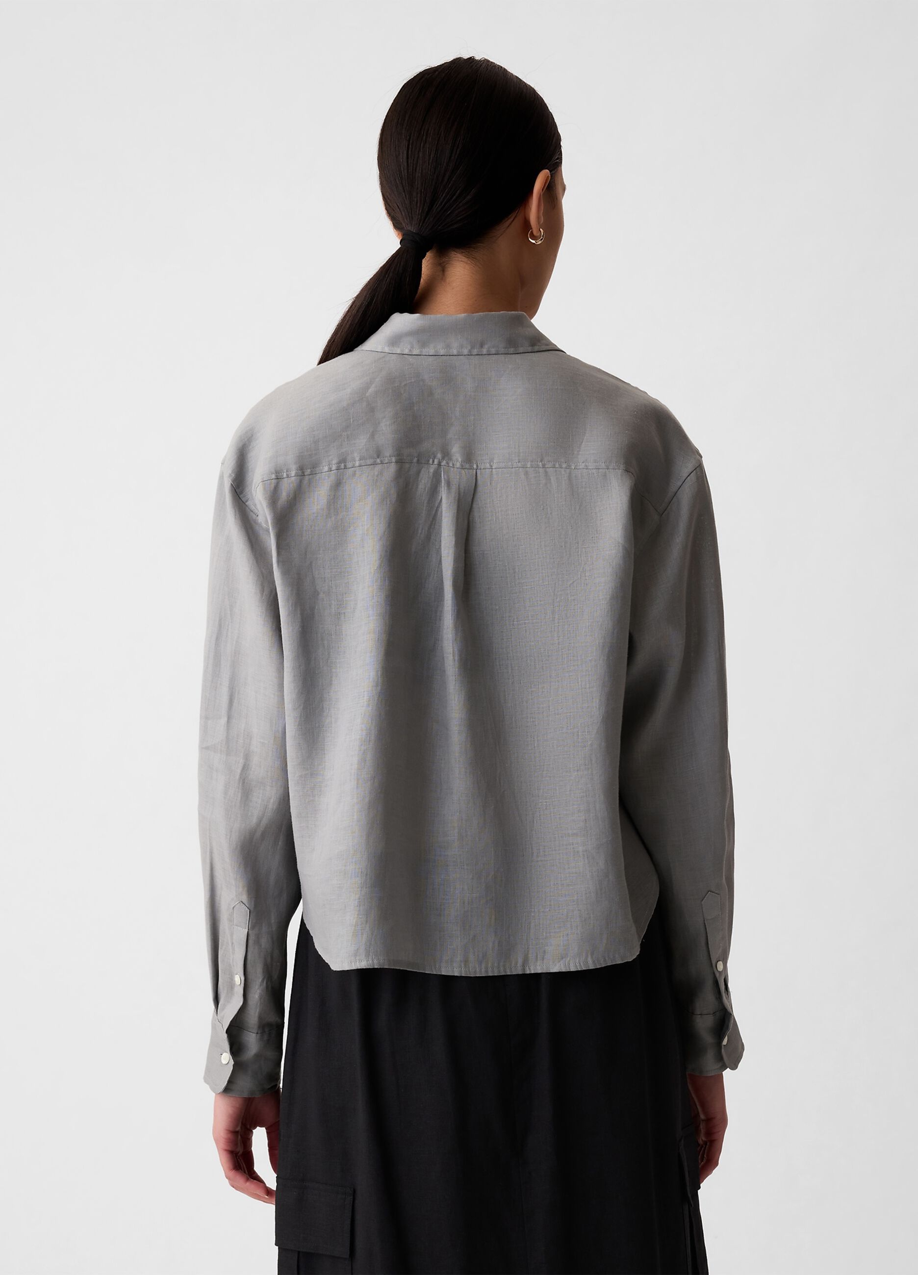 Camicia crop in lino con tasche_2