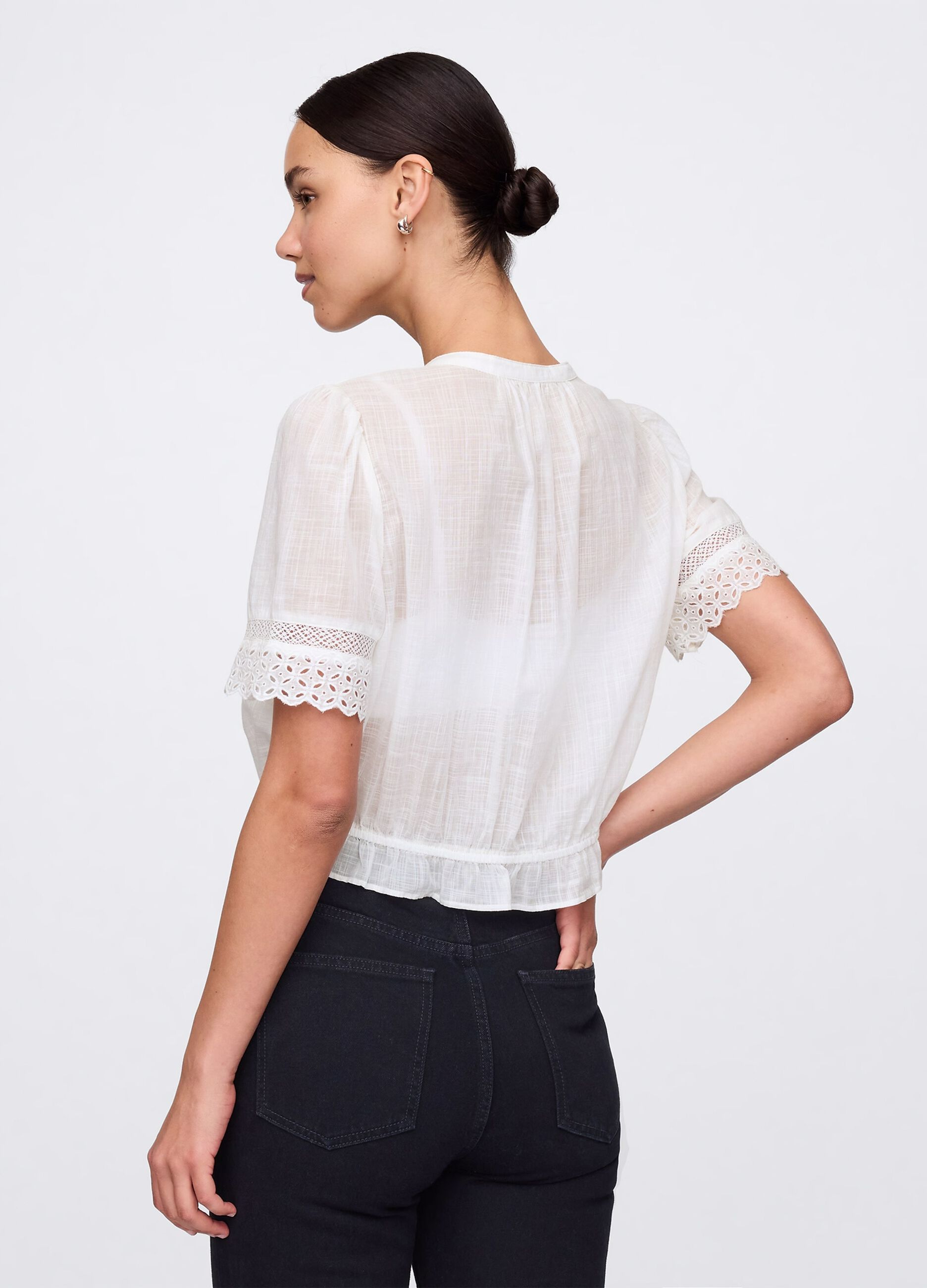 White blouse with embroidery in cotton_2