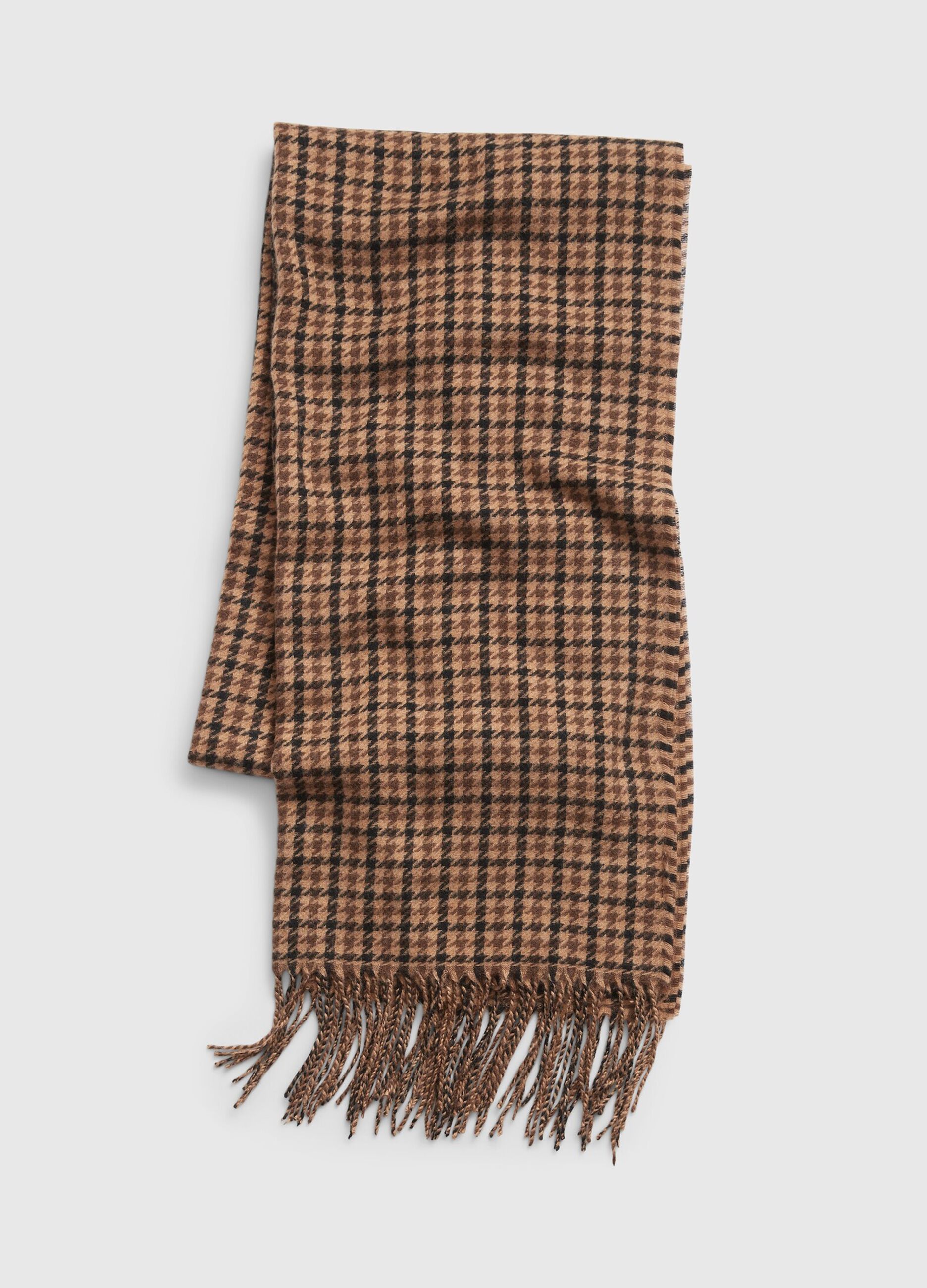 Houndstooth scarf with fringe