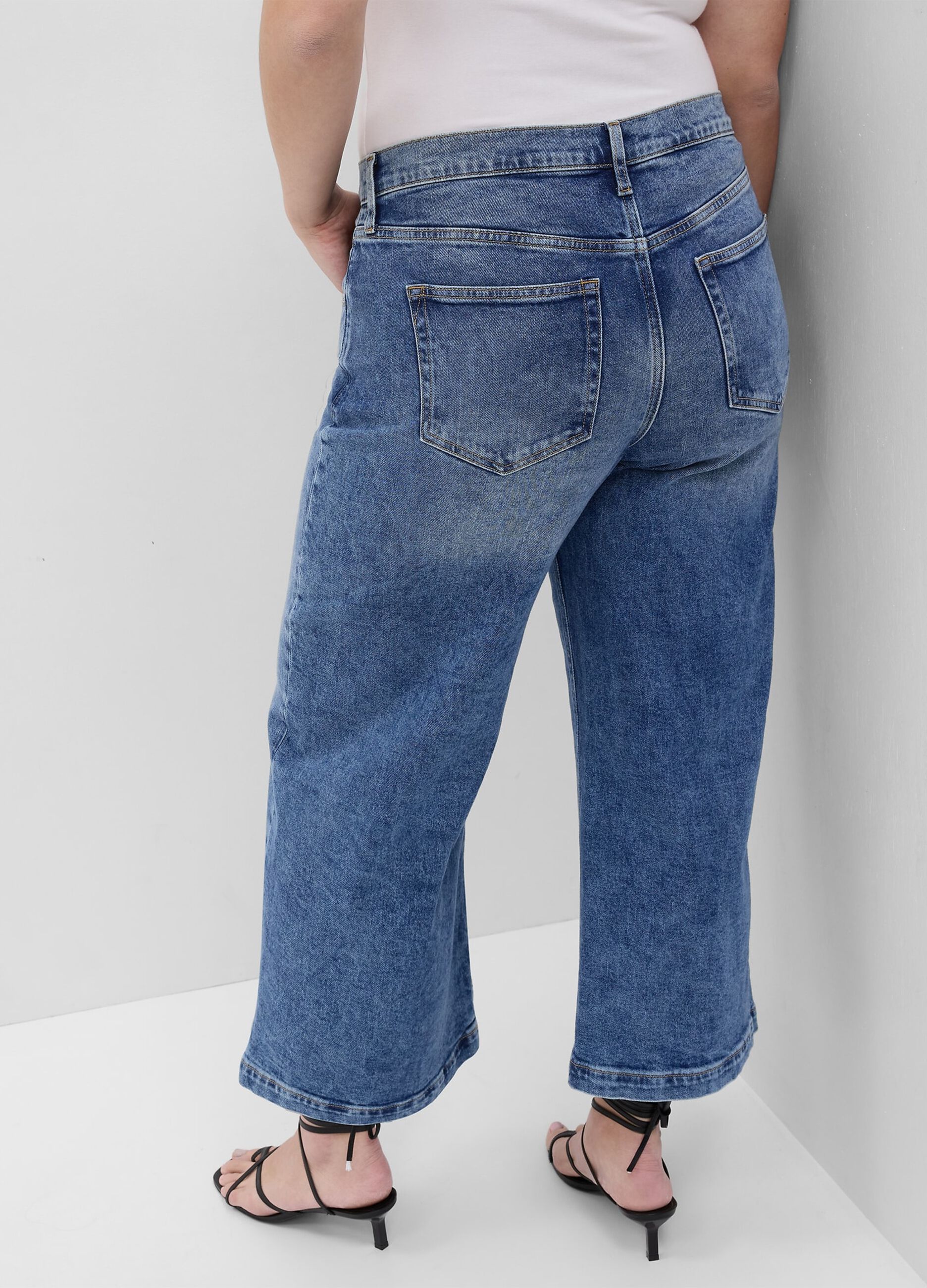Straight-fit, ankle-length, high-rise jeans