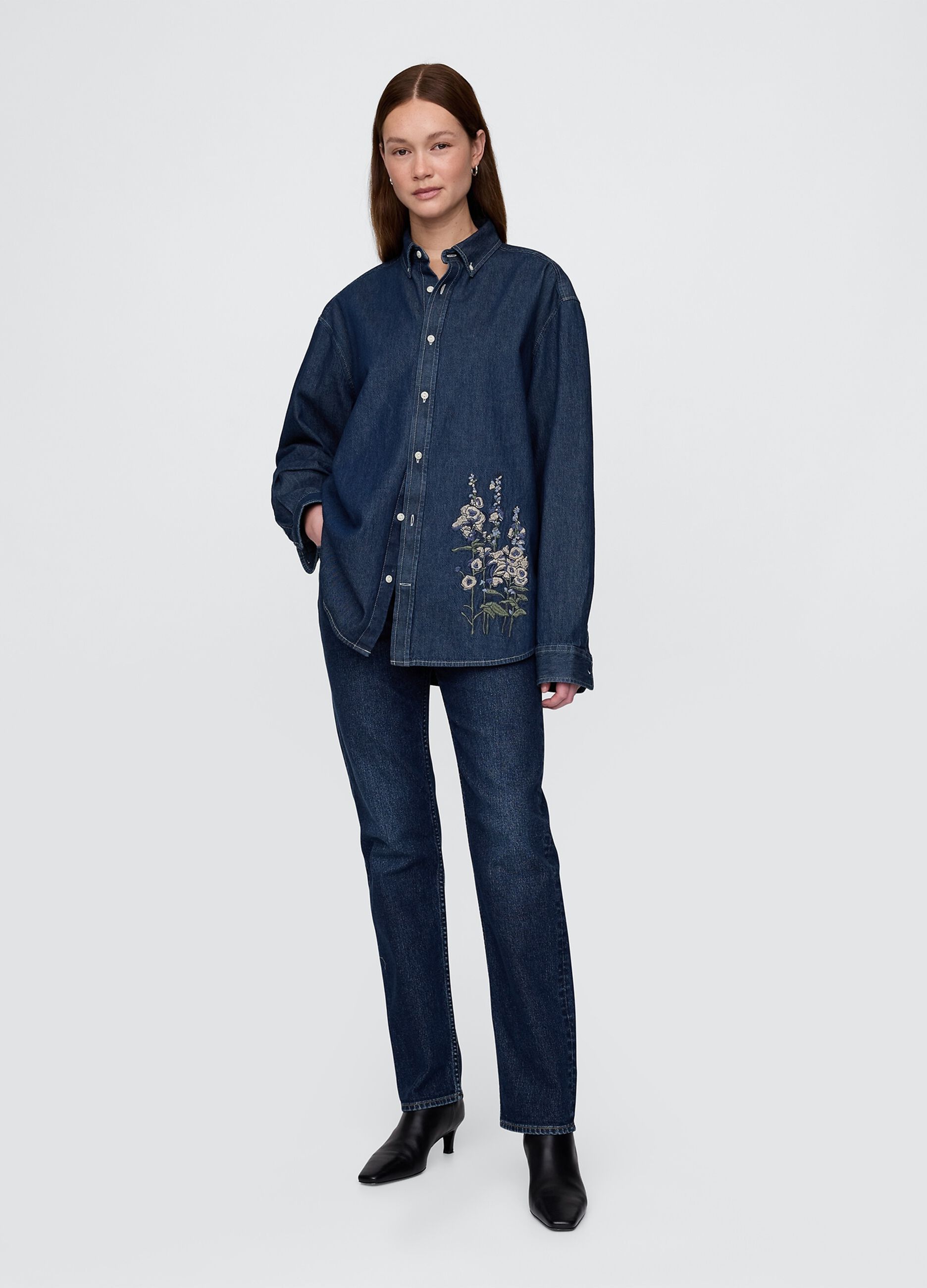 Camicia in denim ricamata con fiori_5