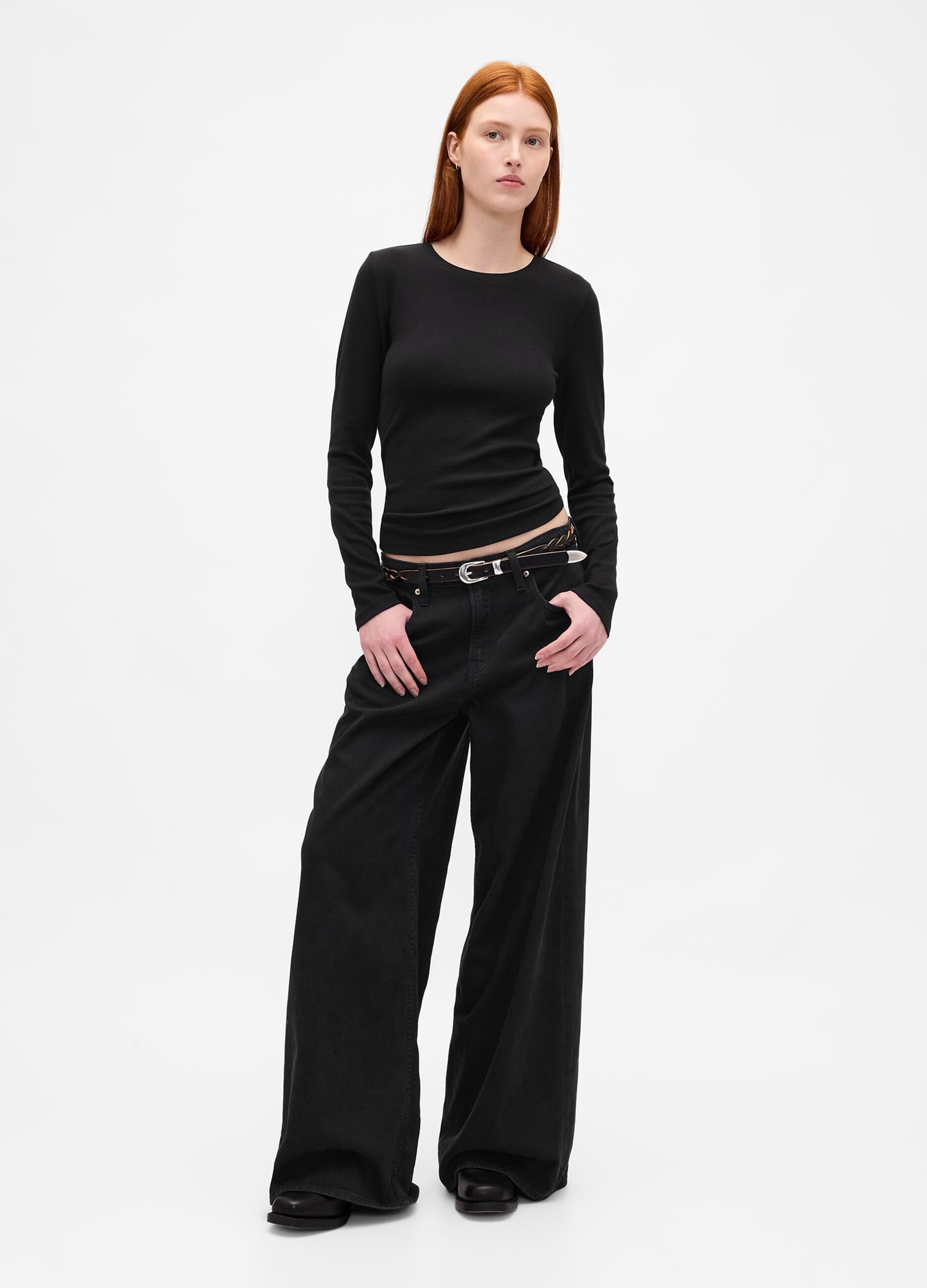 Maglia nera elasticizzata a maniche lunghe_1