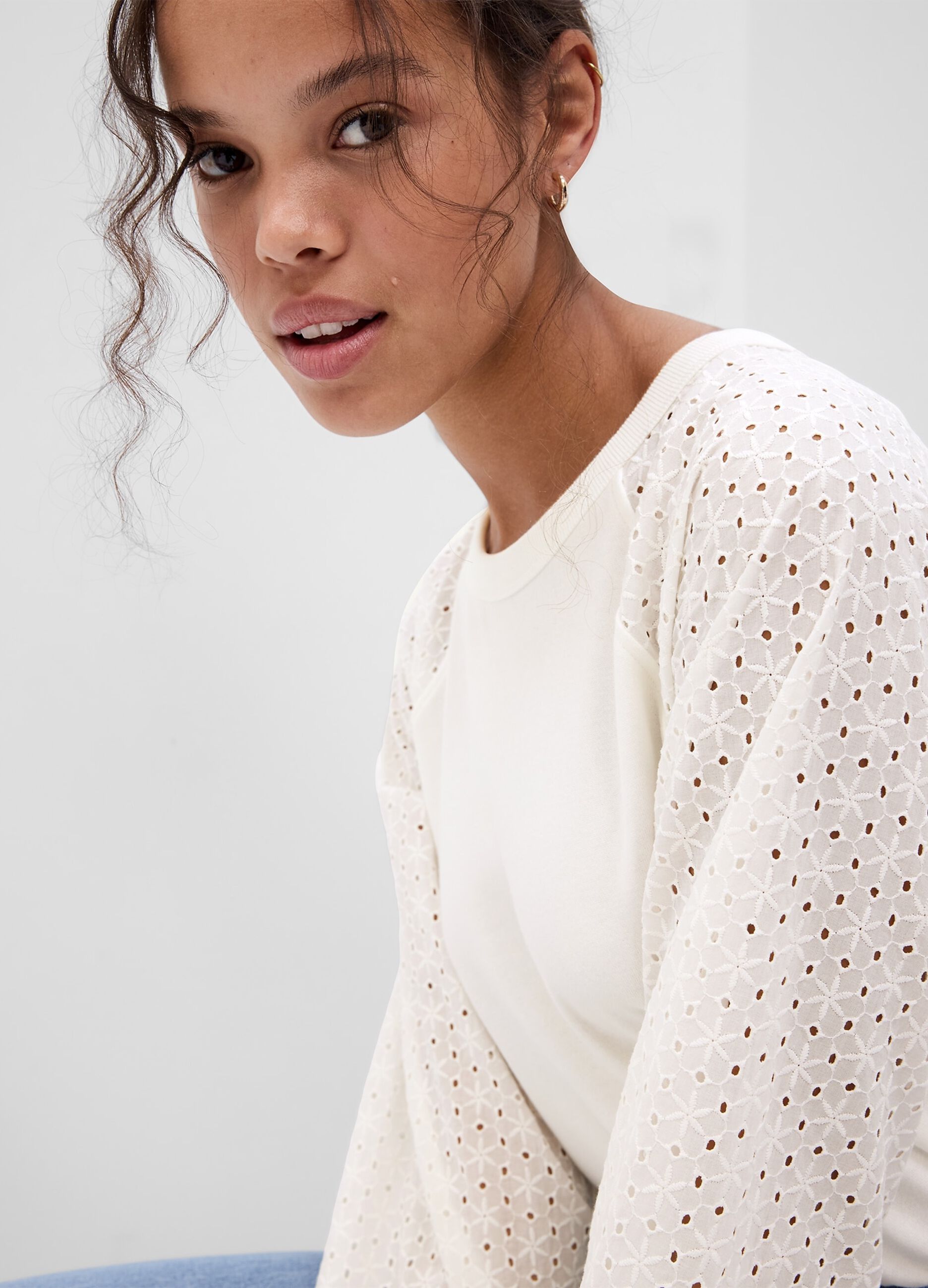 Sweatshirt with broderie anglaise lace sleeves_2